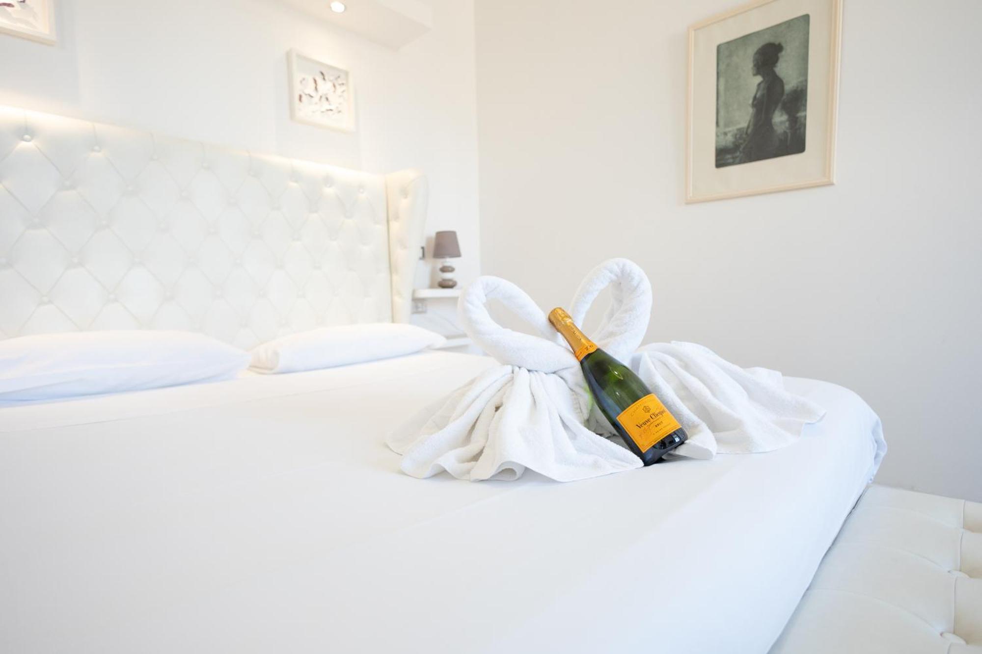 Bed & Breakfast Romerooms Cola Di Rienzo Rome