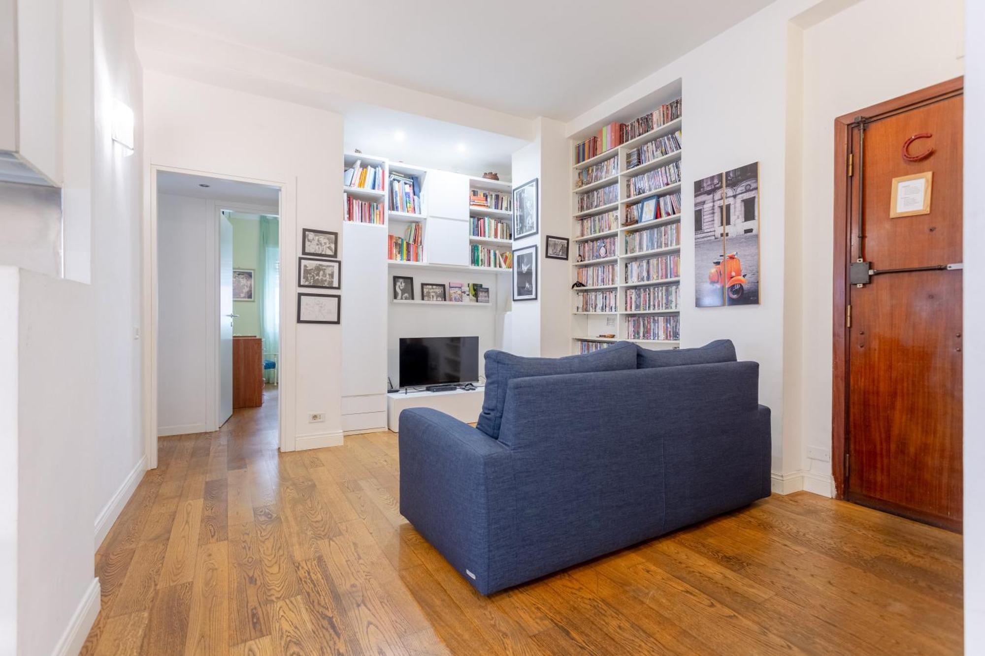 Comfortable In A Strategic Position Apartment *