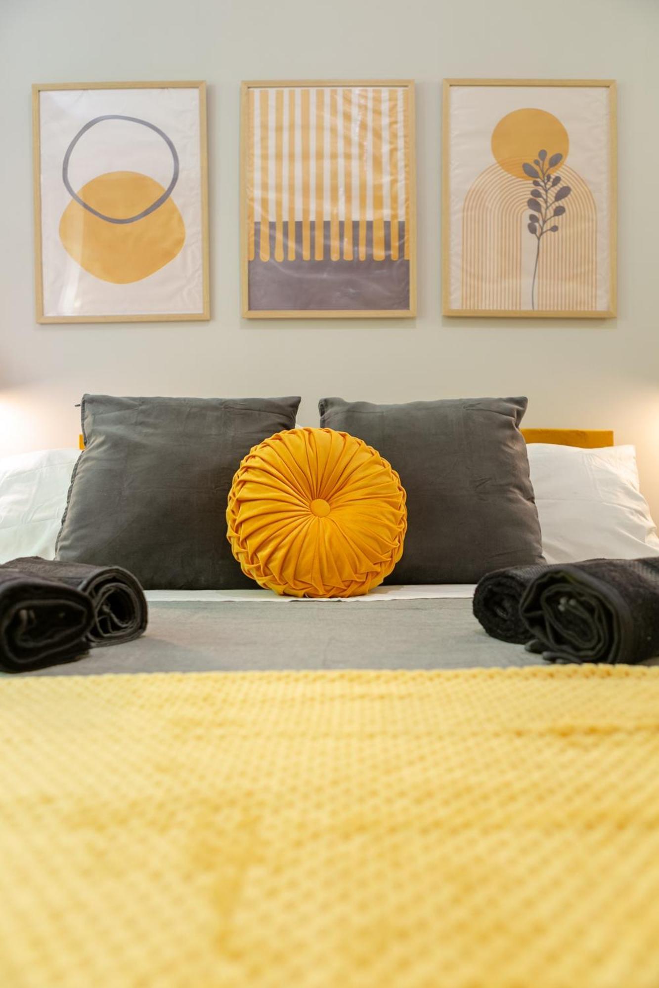 Mustard S Camillo - Homes * Roma
