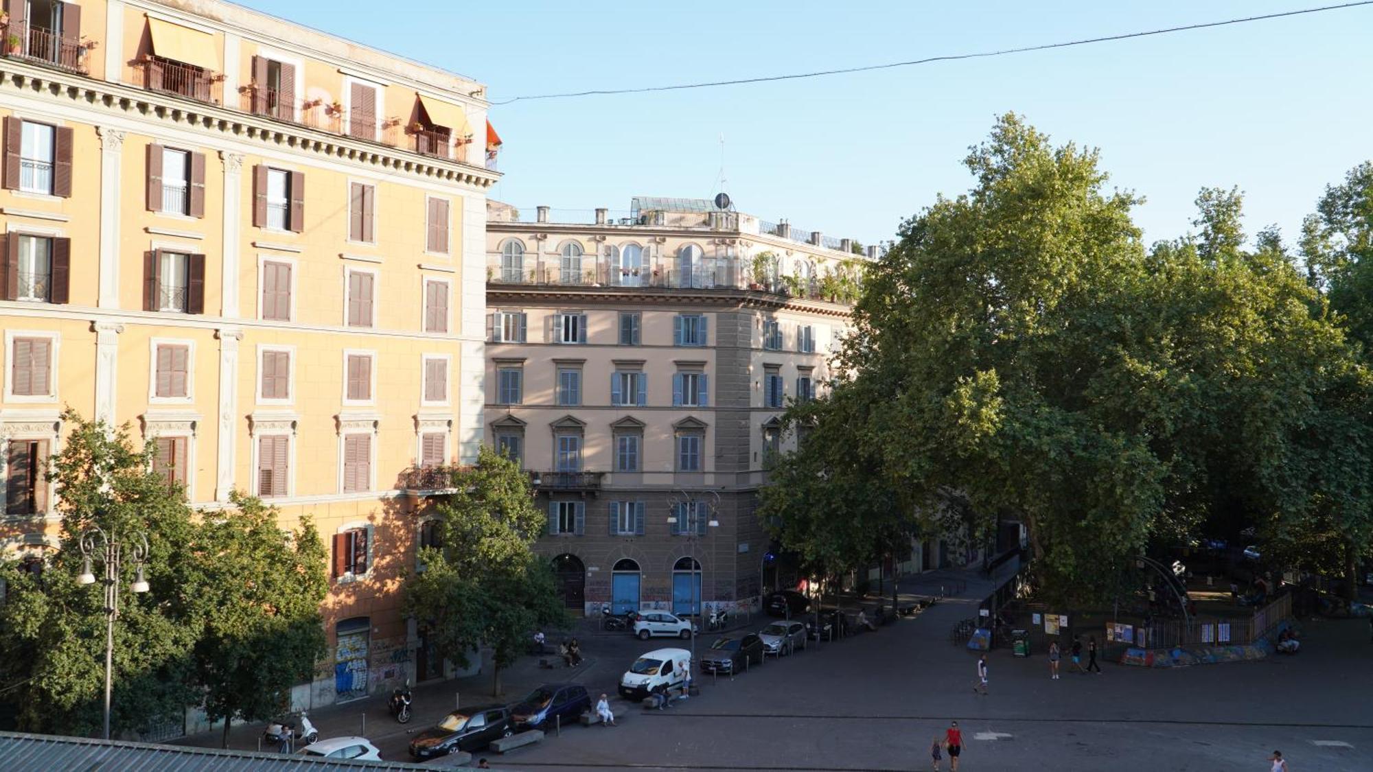 Al 25 Trastevere, * Rome