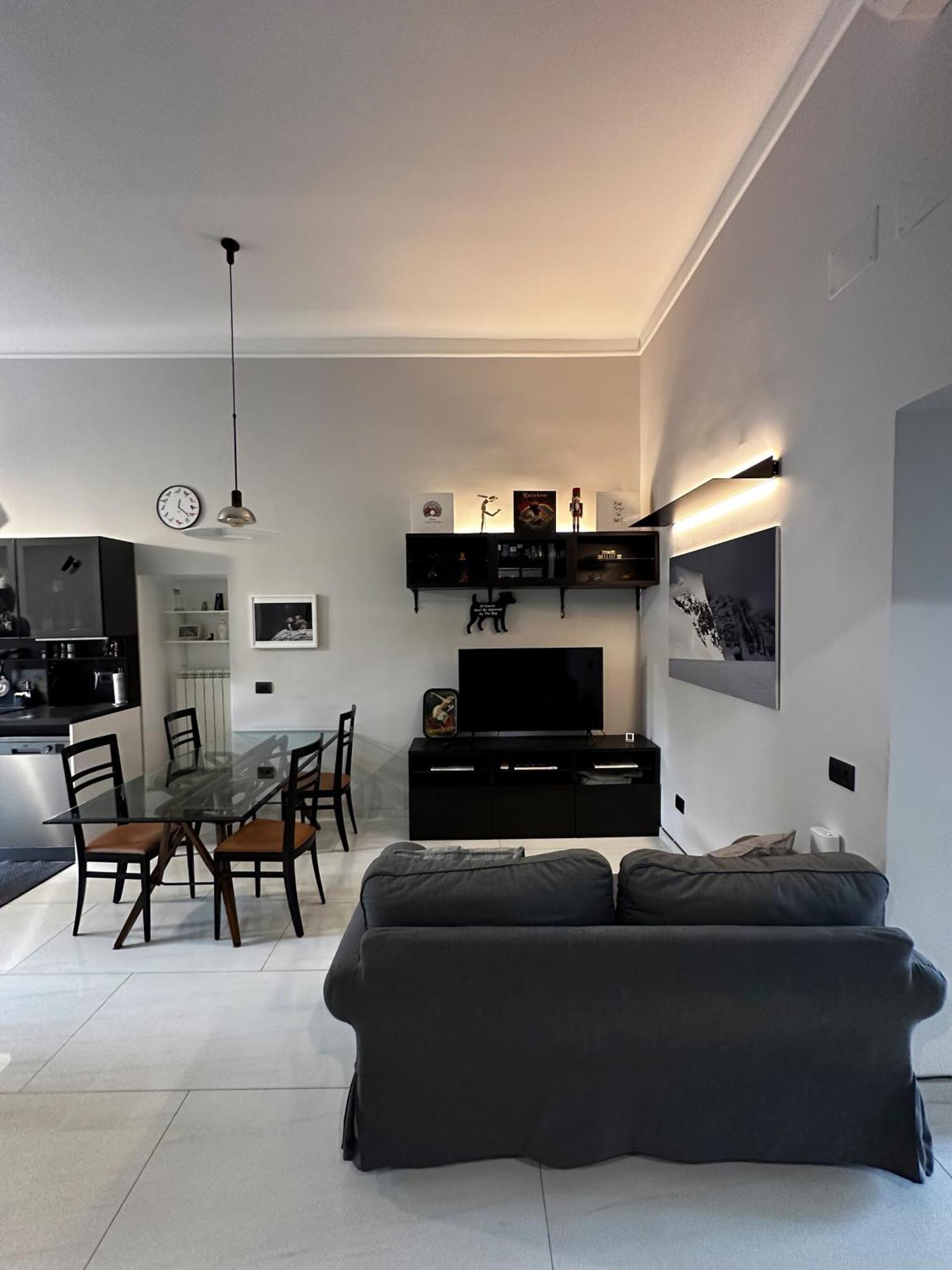 Unexpected - Spacious Modern Apartment