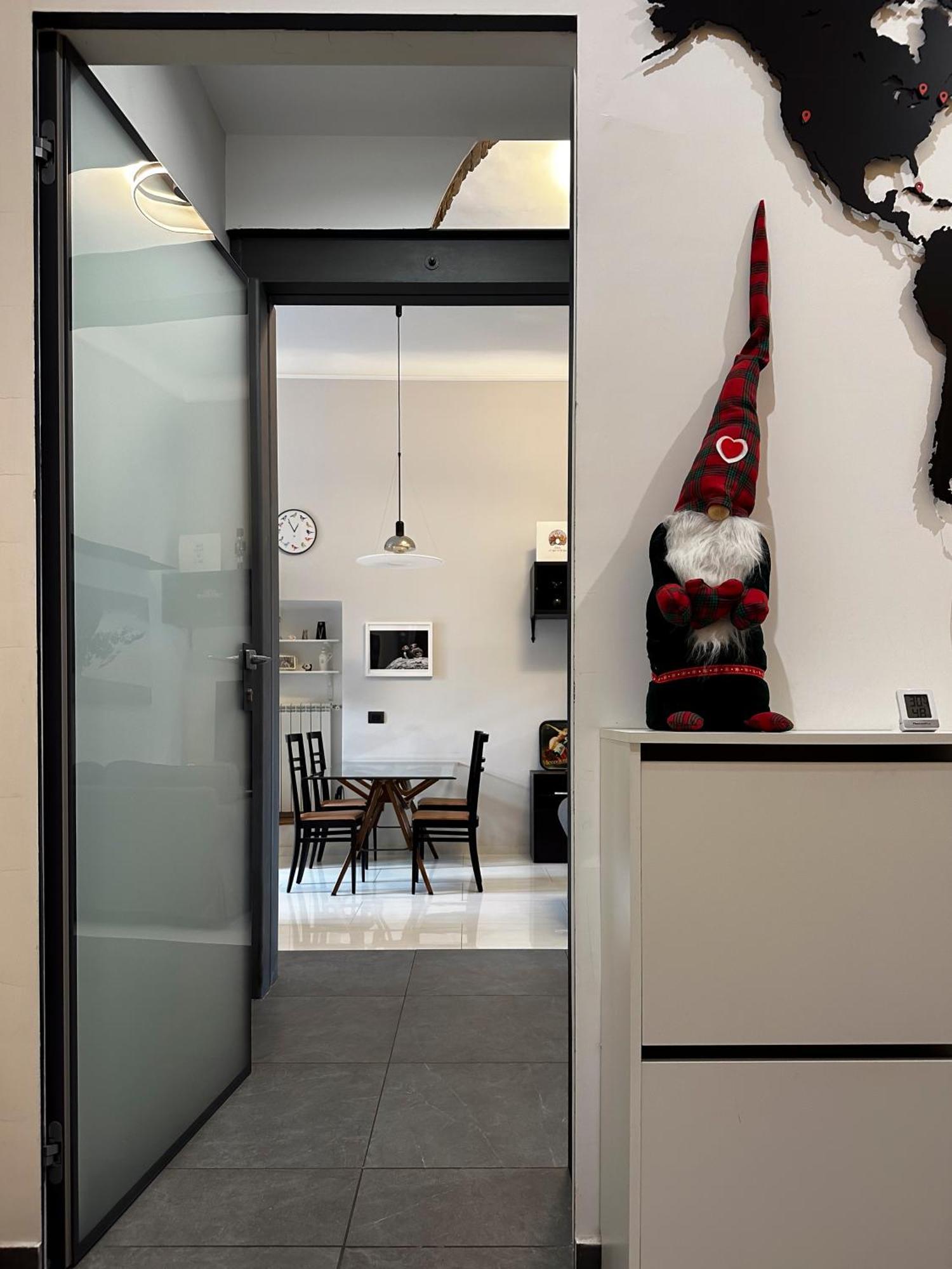 Unexpected - Spacious Modern Apartment
