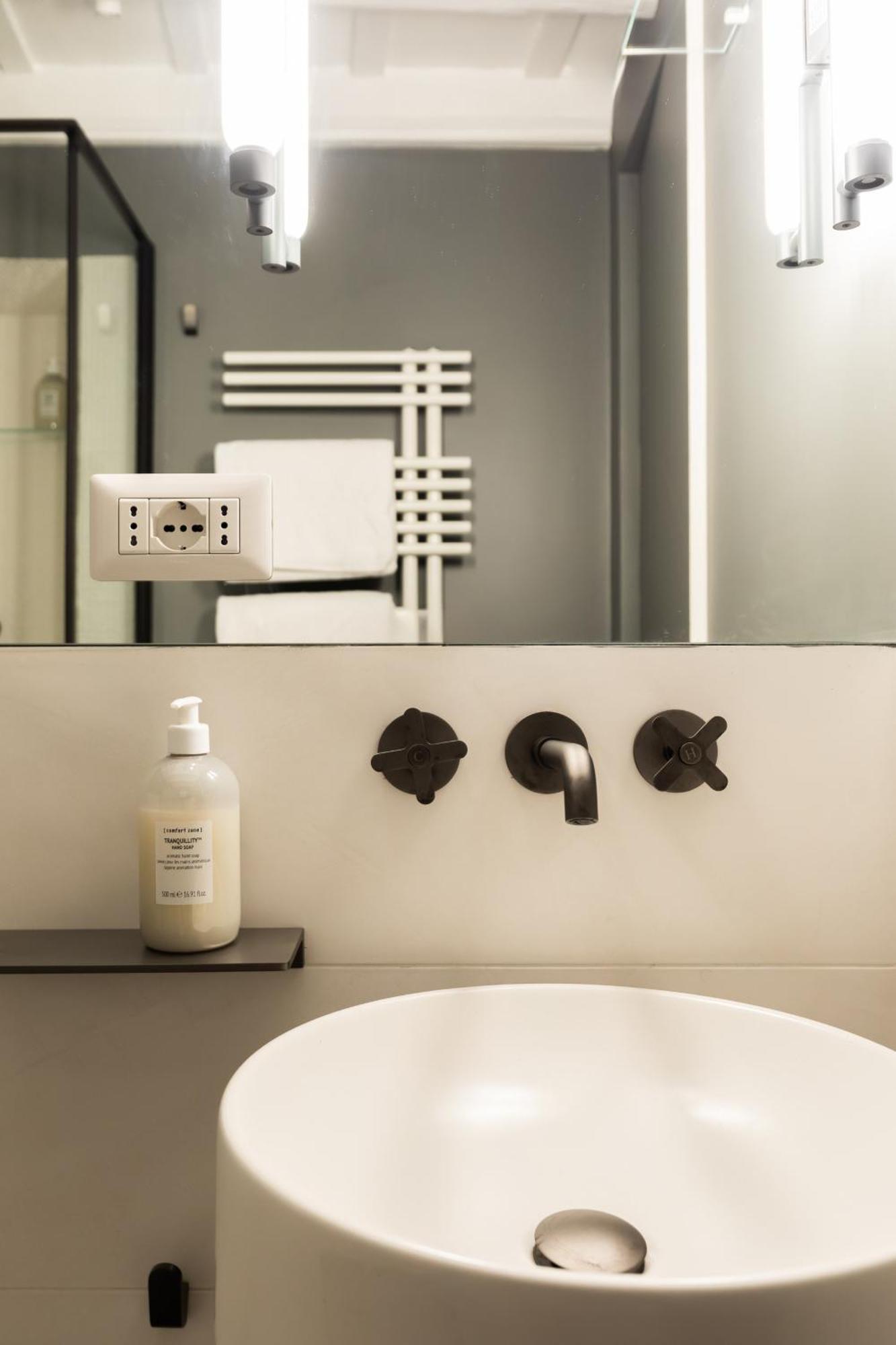 Apartment Elegance And Charm In Splendid Via Giulia Rome