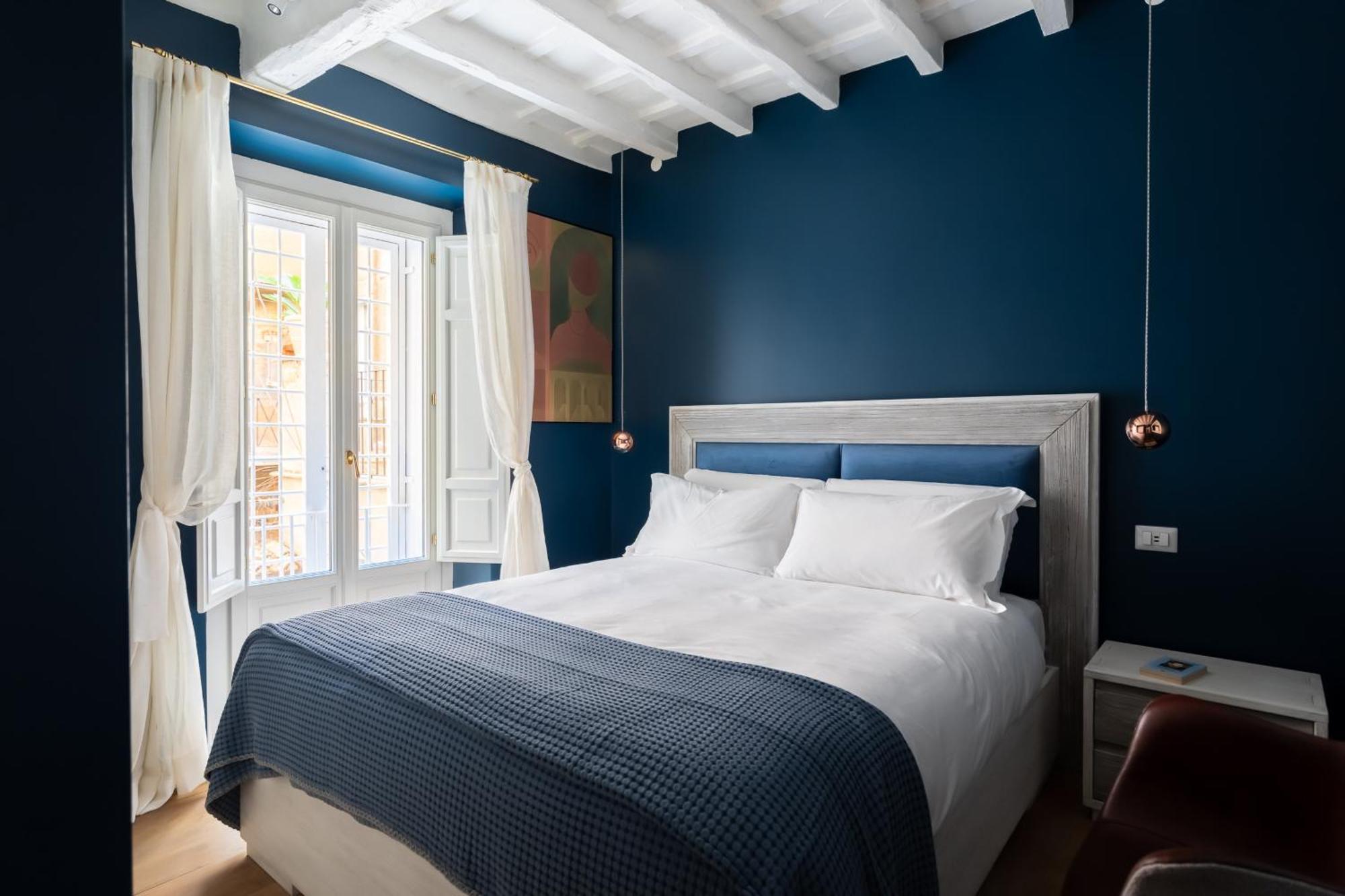 Elegance And Charm In Splendid Via Giulia Apartment Rome