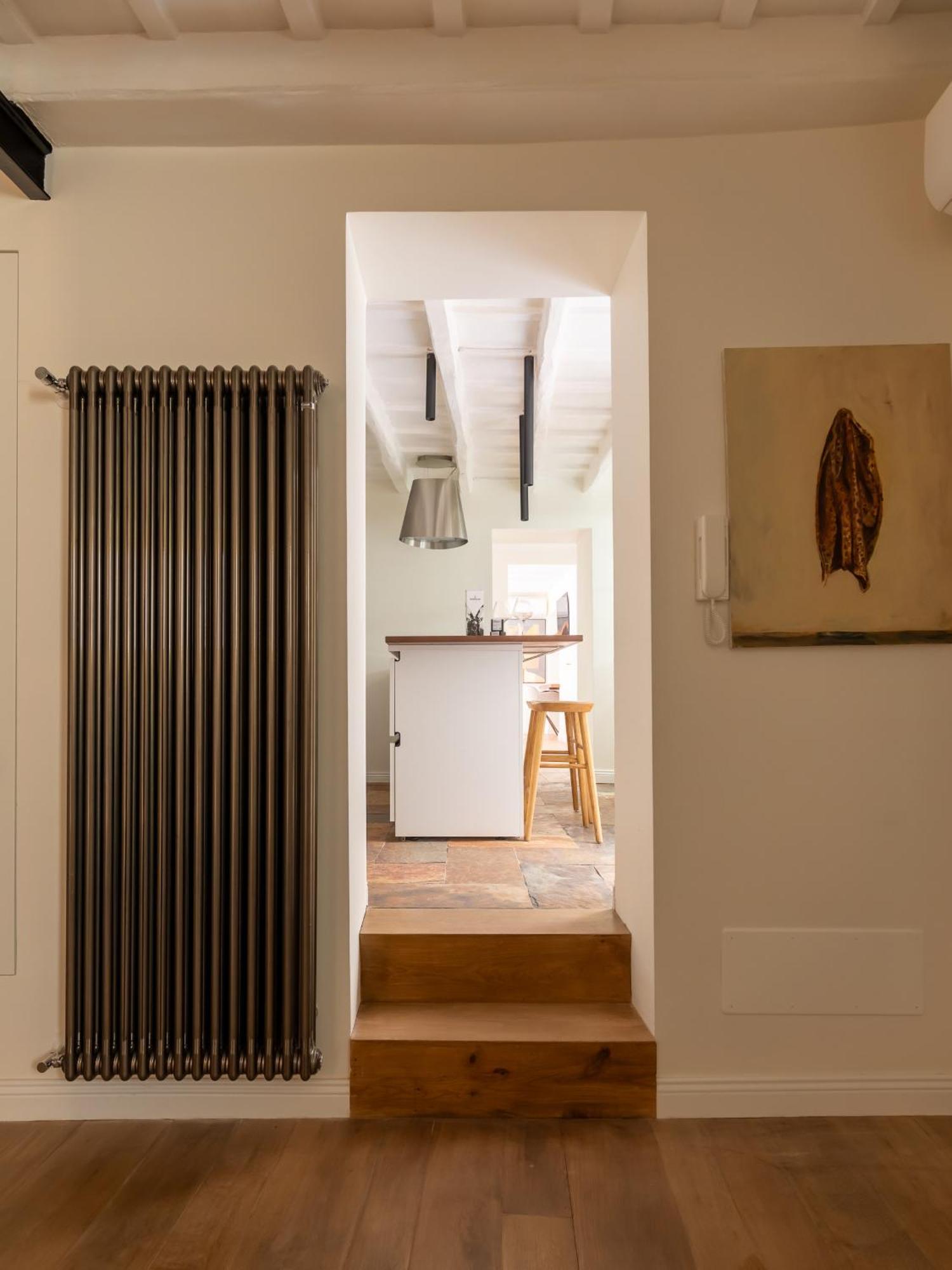 Elegance And Charm In Splendid Via Giulia Apartment *