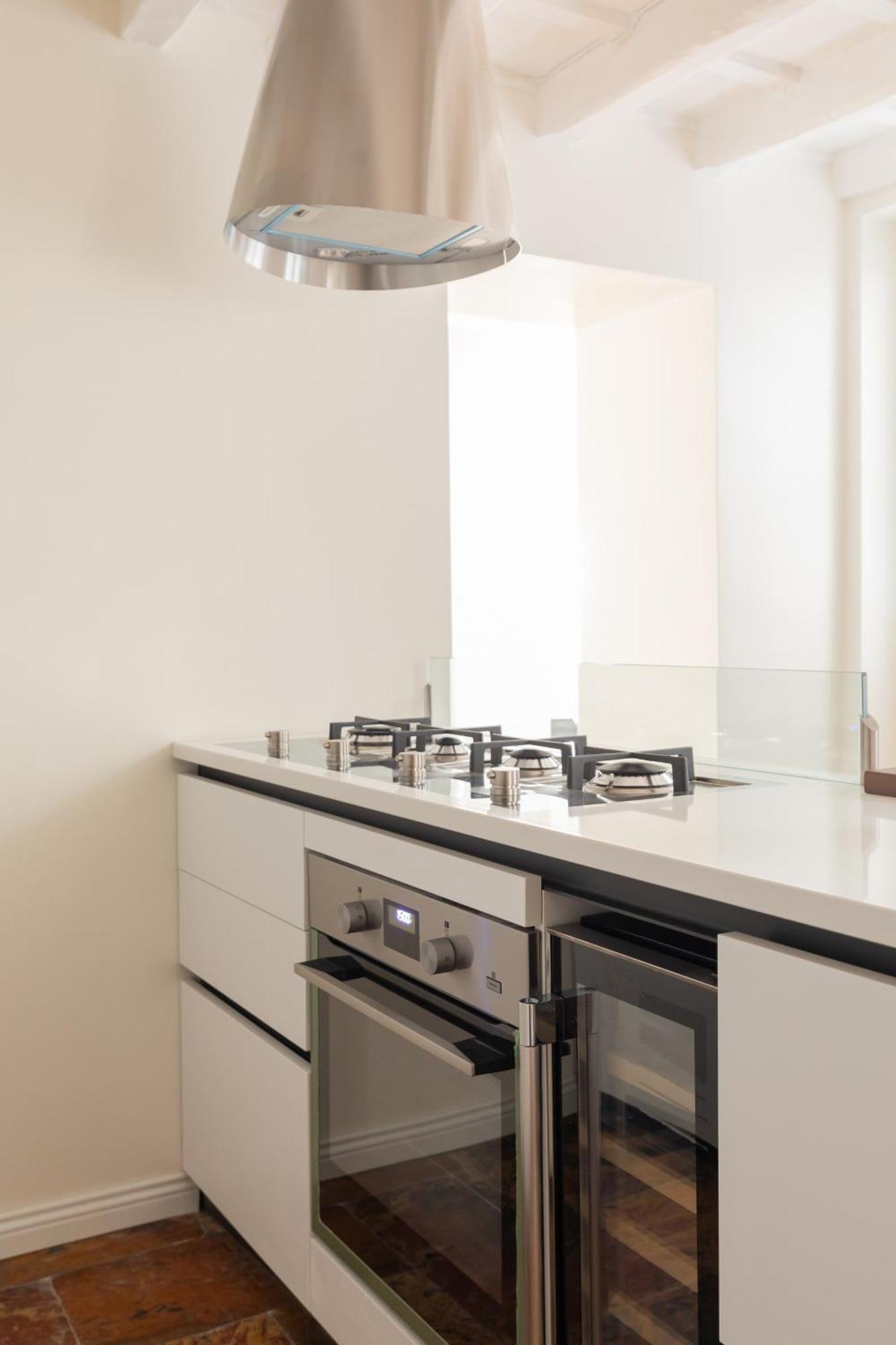 Elegance And Charm In Splendid Via Giulia Apartment Rome