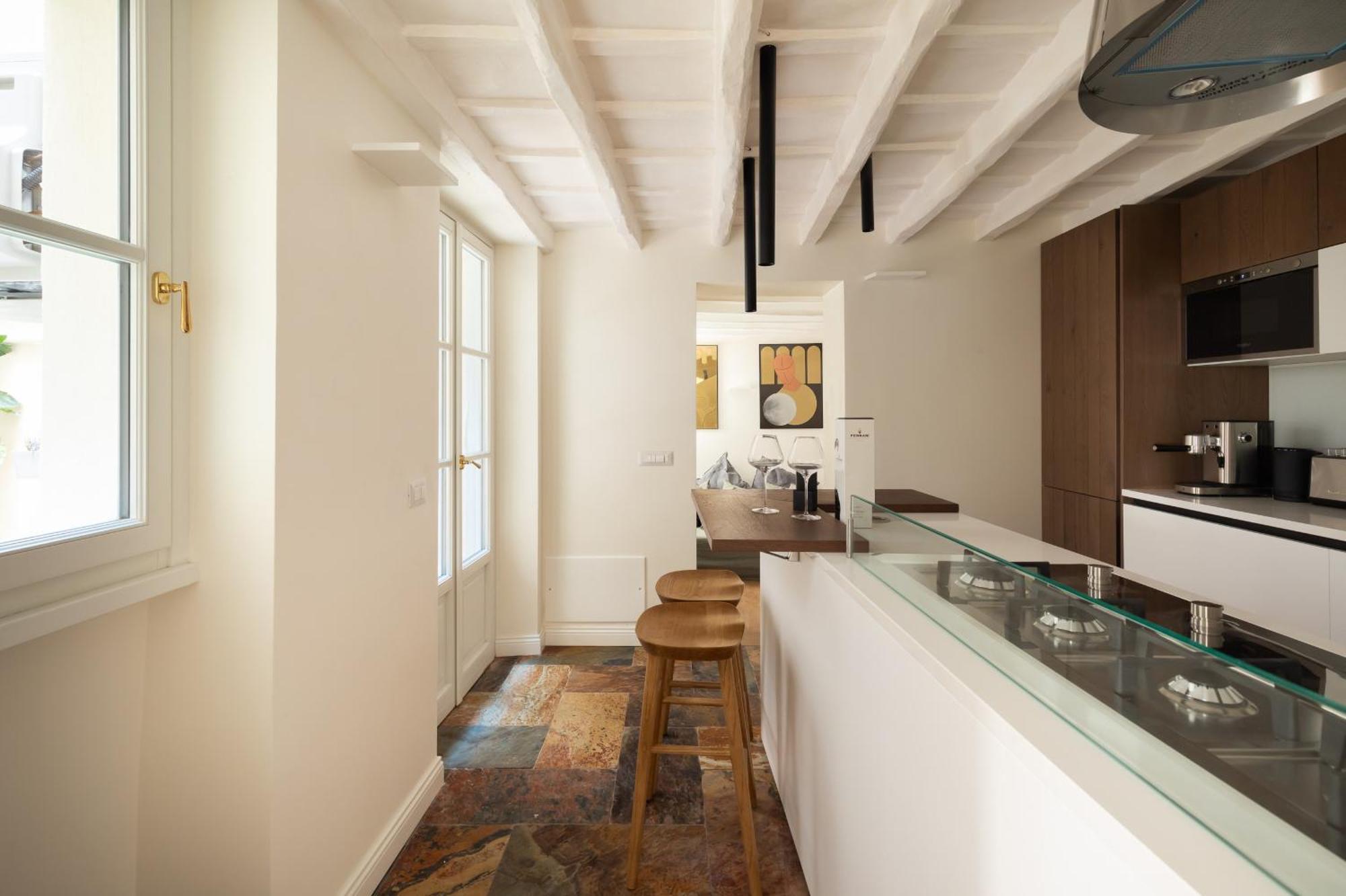 Elegance And Charm In Splendid Via Giulia *