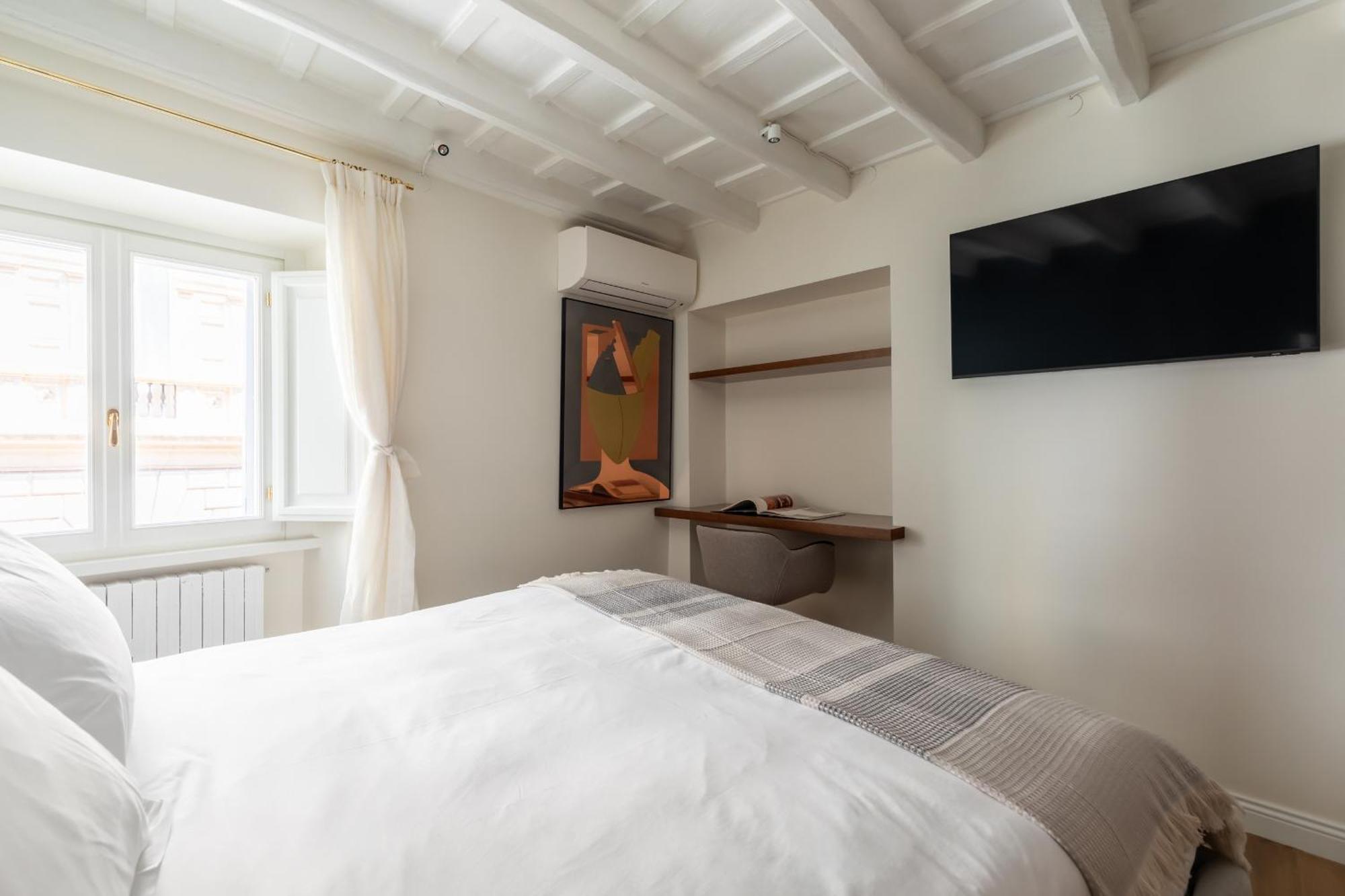 Apartment Elegance And Charm In Splendid Via Giulia