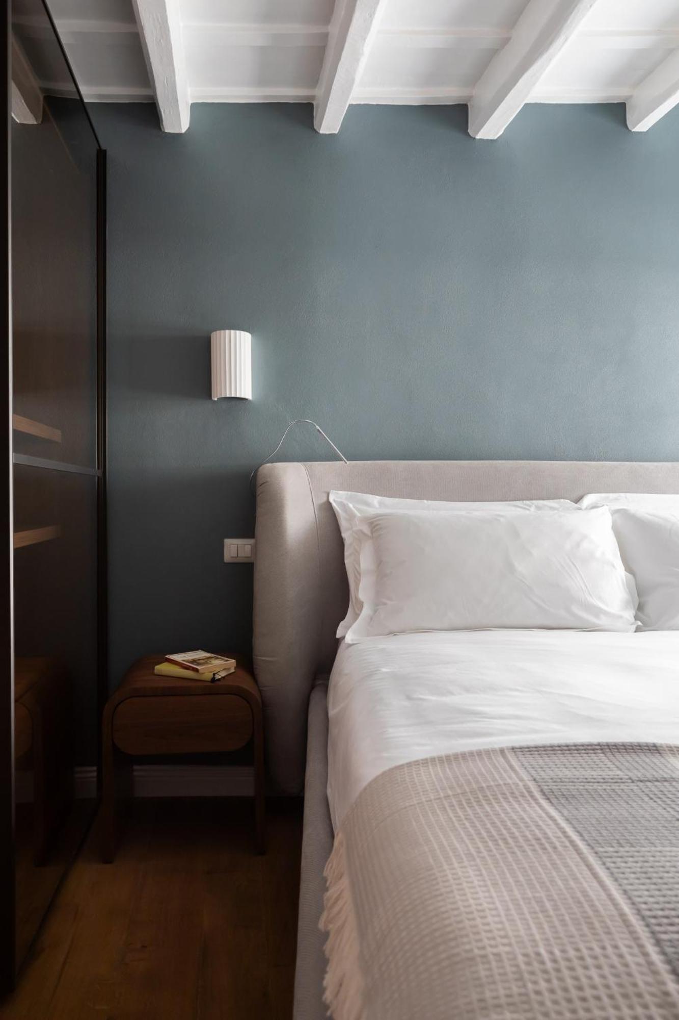 Elegance And Charm In Splendid Via Giulia *