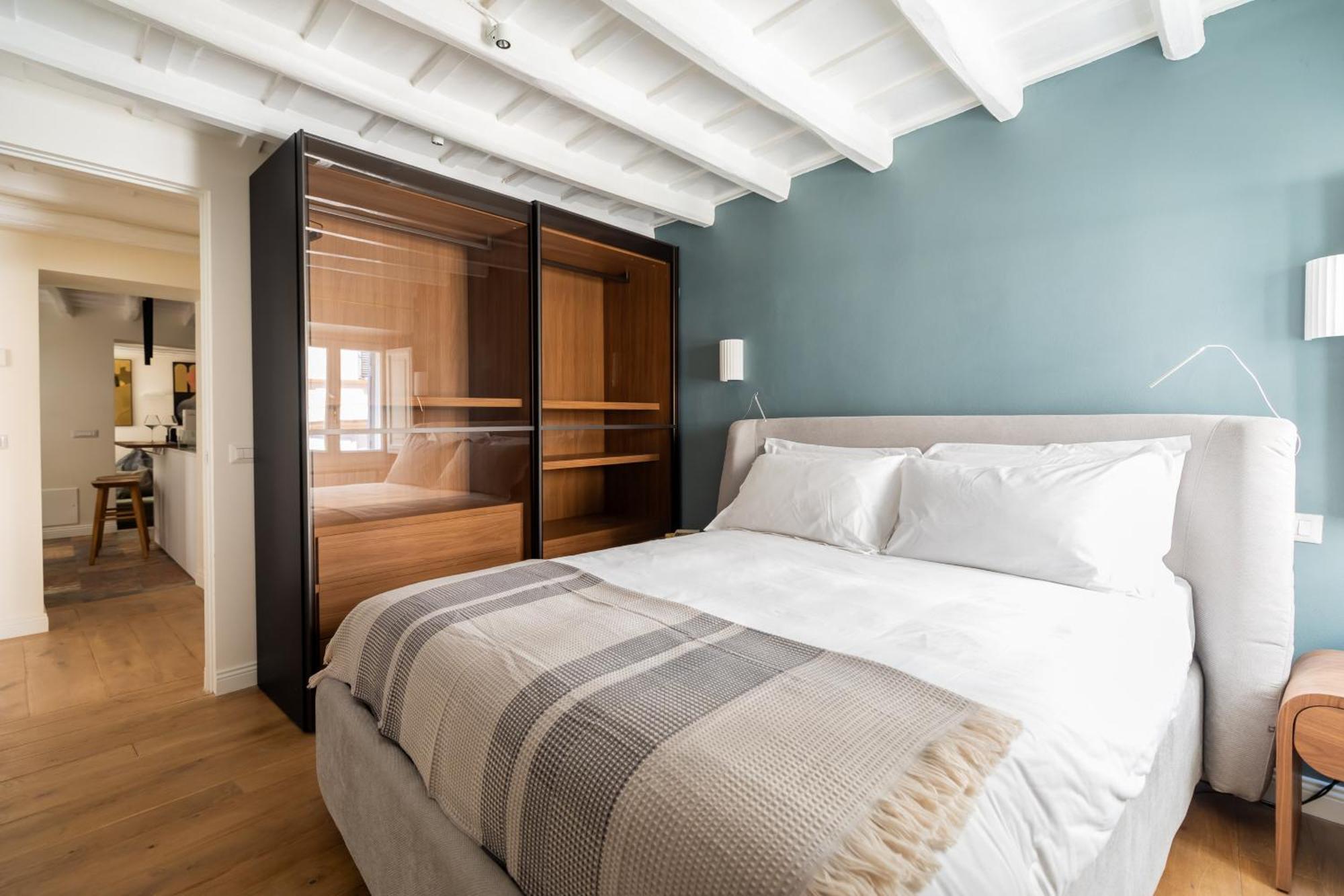 Elegance And Charm In Splendid Via Giulia *