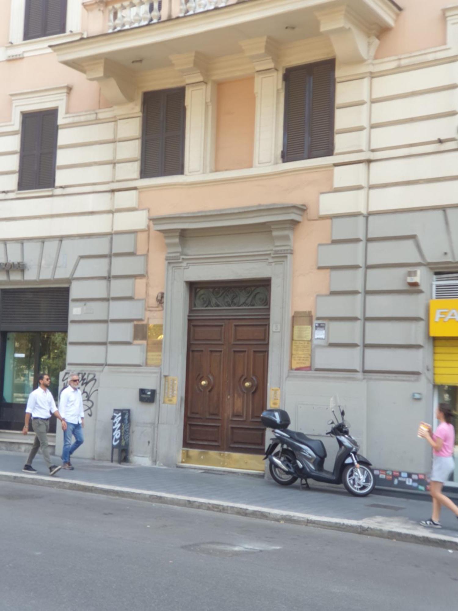 Near To Colosseum Re-house Apartment Rome