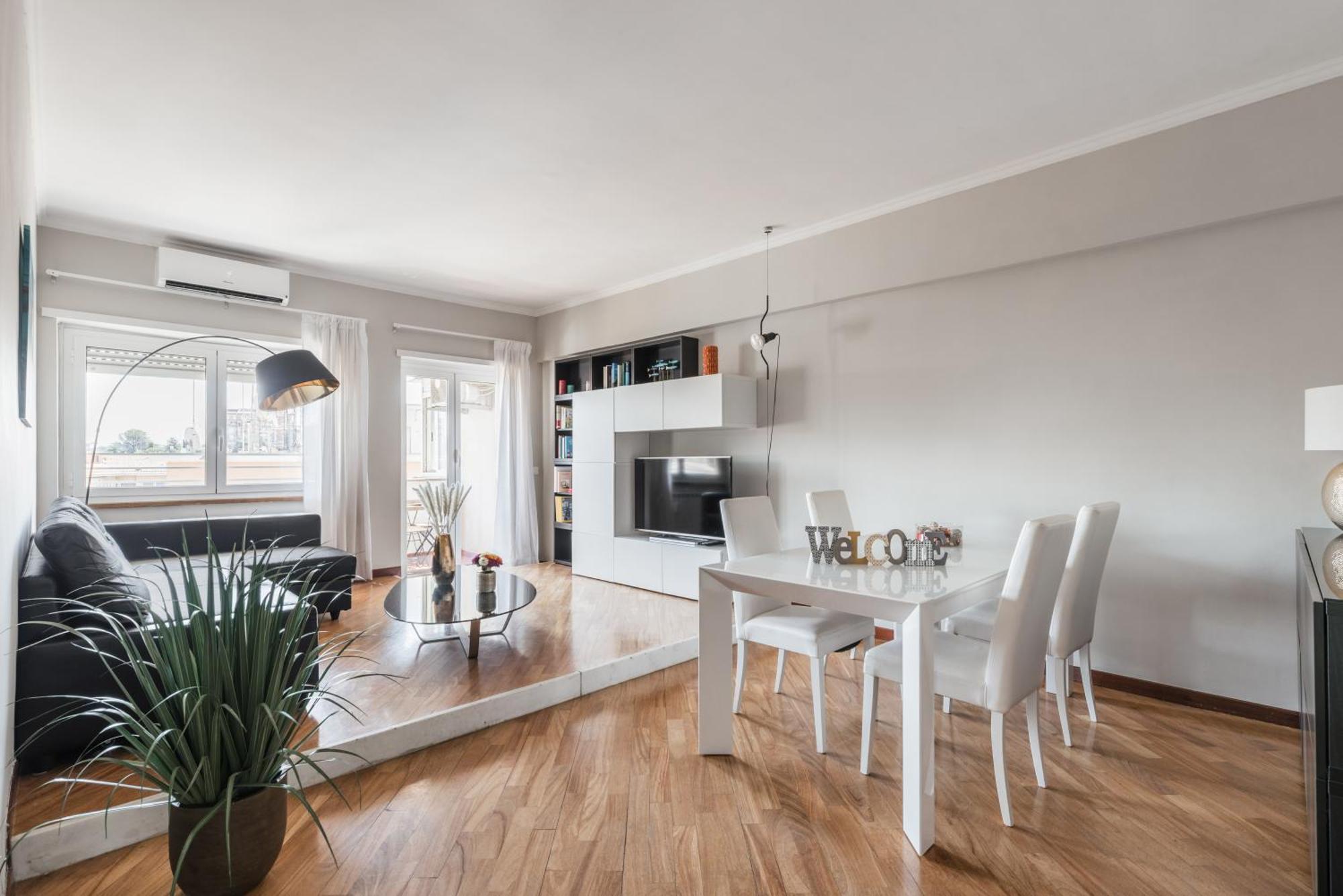 Elegant Hideaway Steps From St Peter Apartment *
