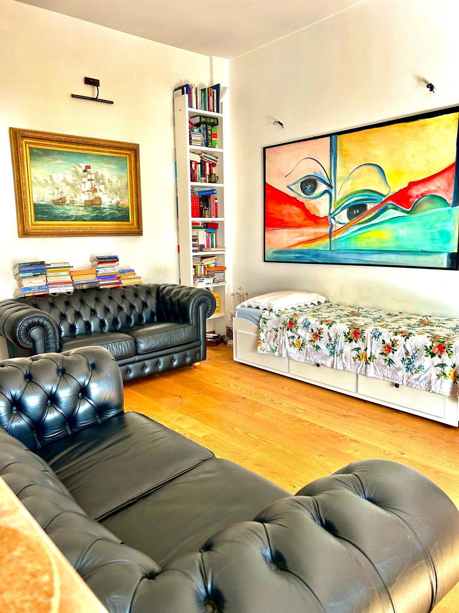 Italian Luxury Apartment *