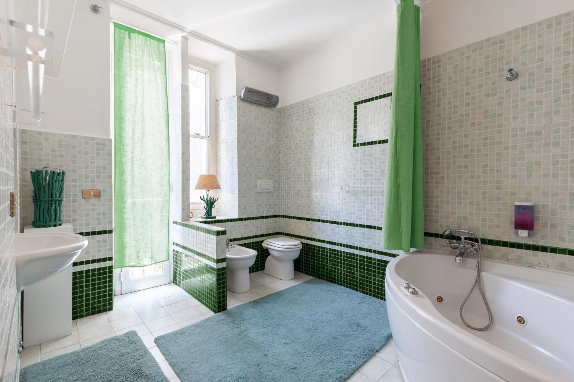 Spanish Steps Historic Apartment