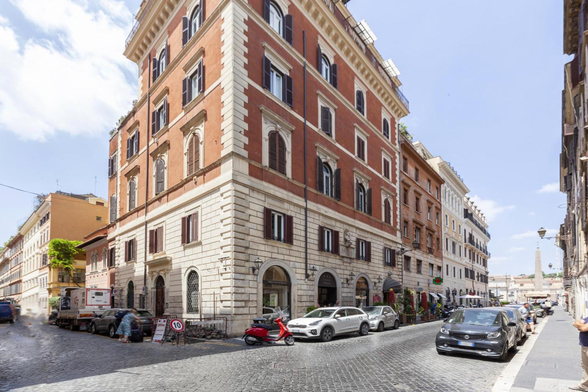 Spanish Steps Historic Apartment