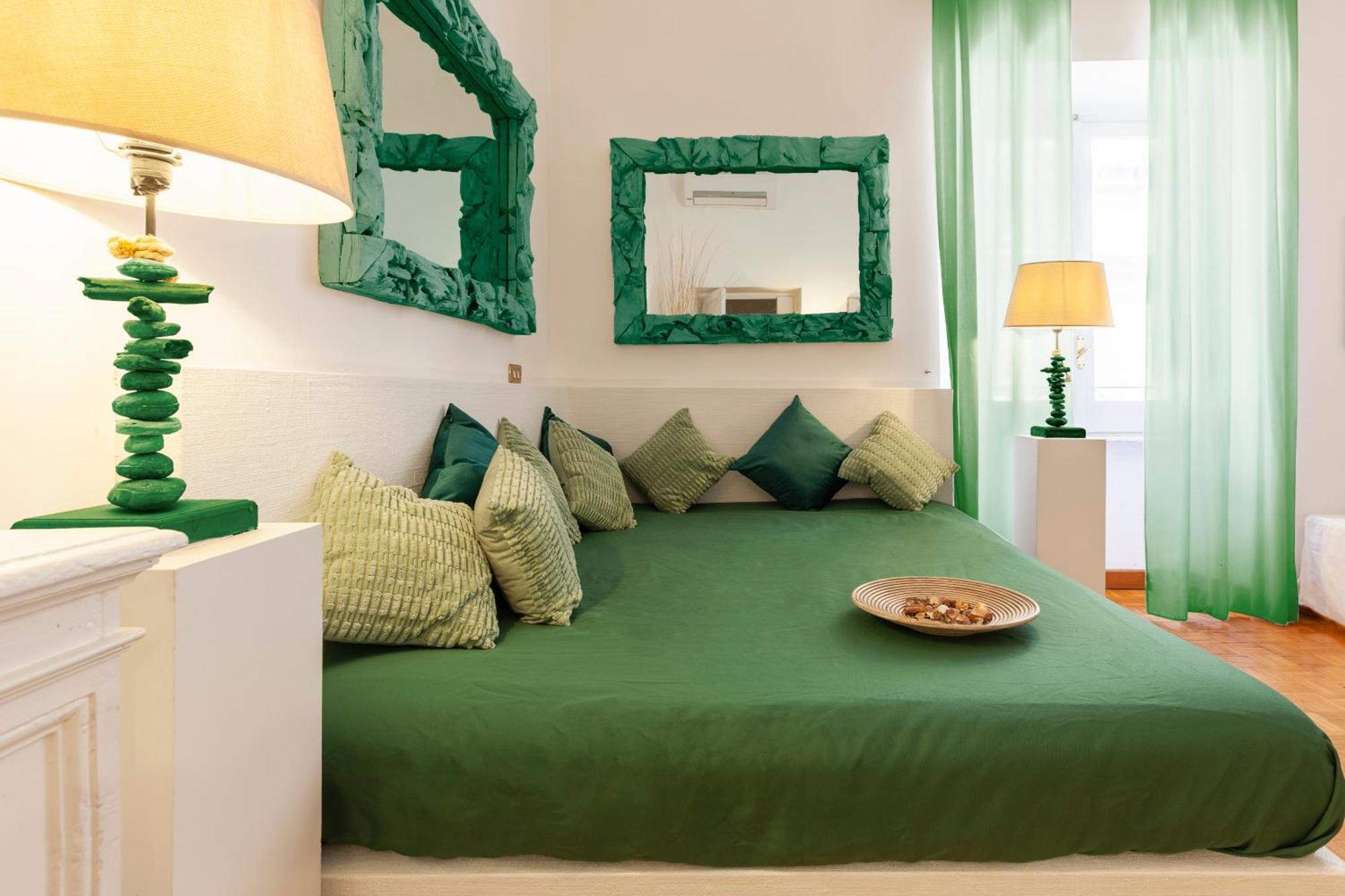 Spanish Steps Historic Apartment Rome
