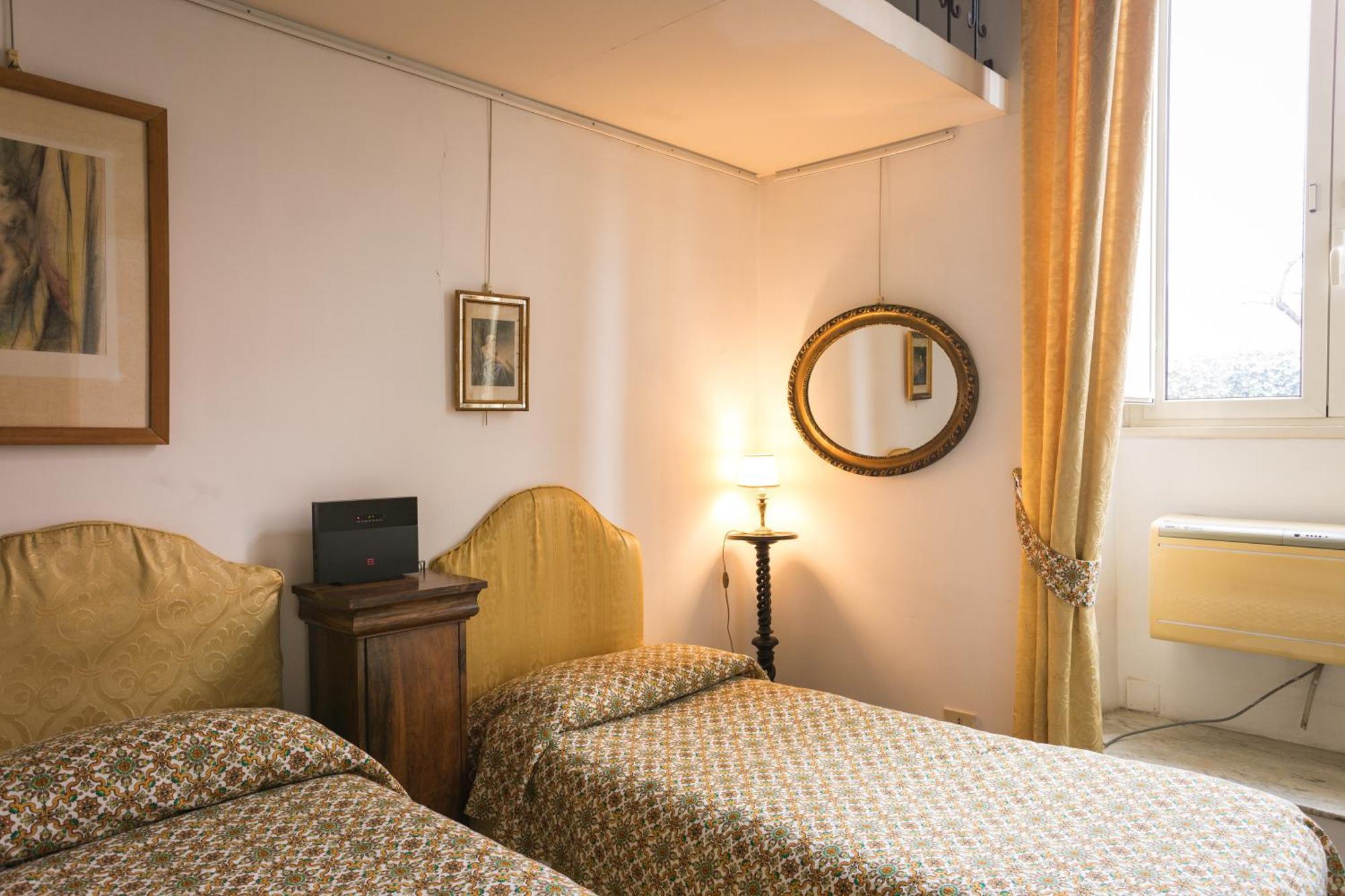 Apartment D'epoca Colosseo Art Gallery Rome