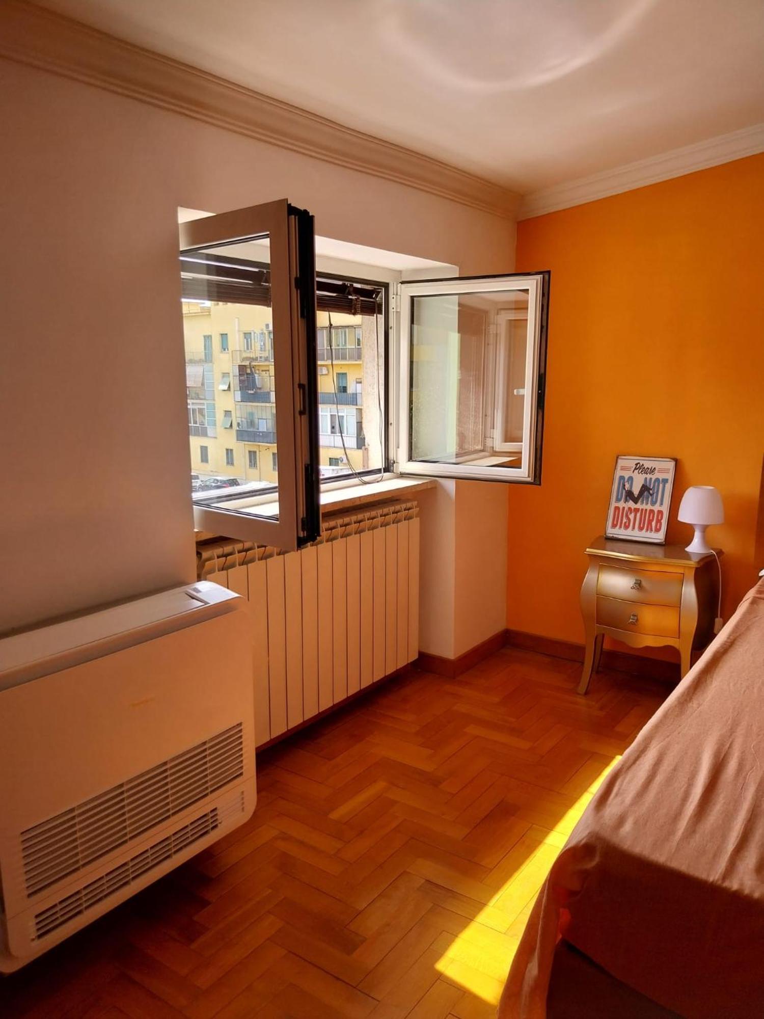 Testoni Lt * Rome