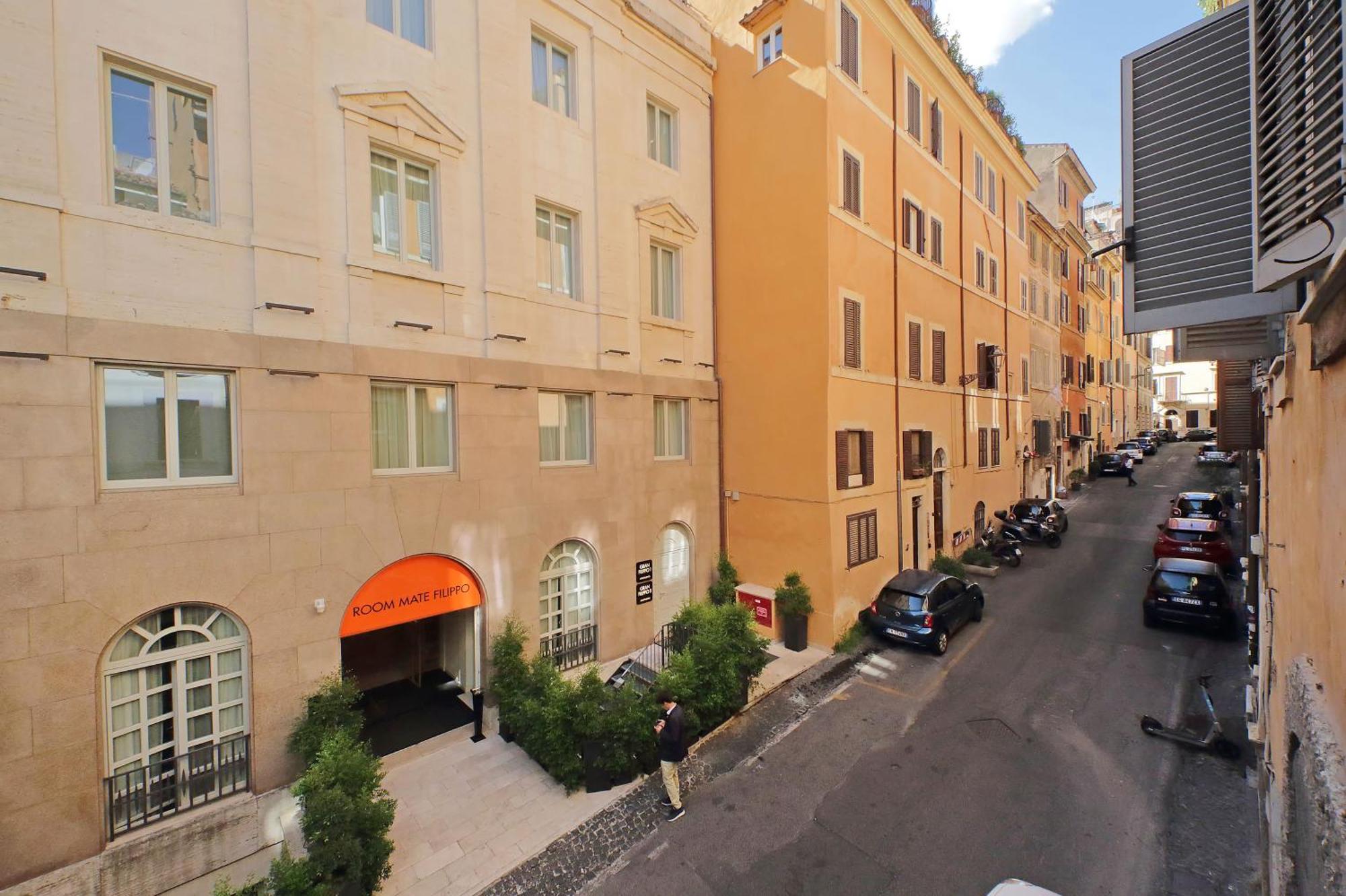 Spanish Diamond Luxury Style Apartment Rome
