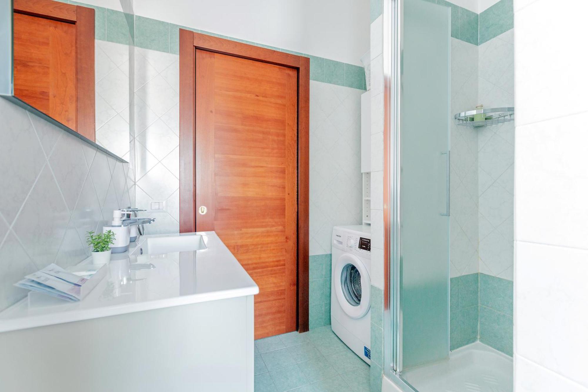 Stylish & Cozy - 5 Star Location- Balcony - View Casa vacanze *