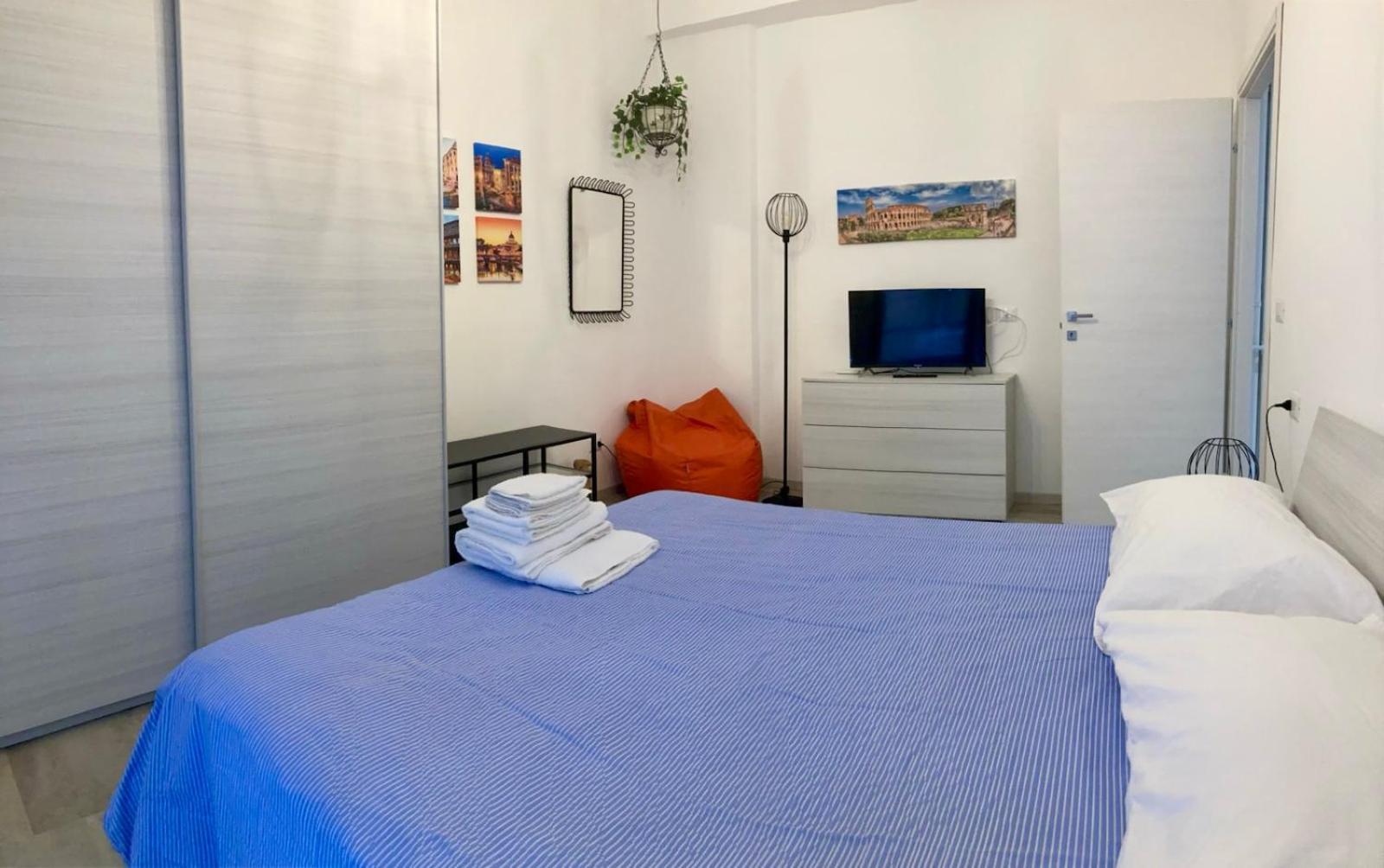 Brandnew Luxury House Near Metro Station Apartment