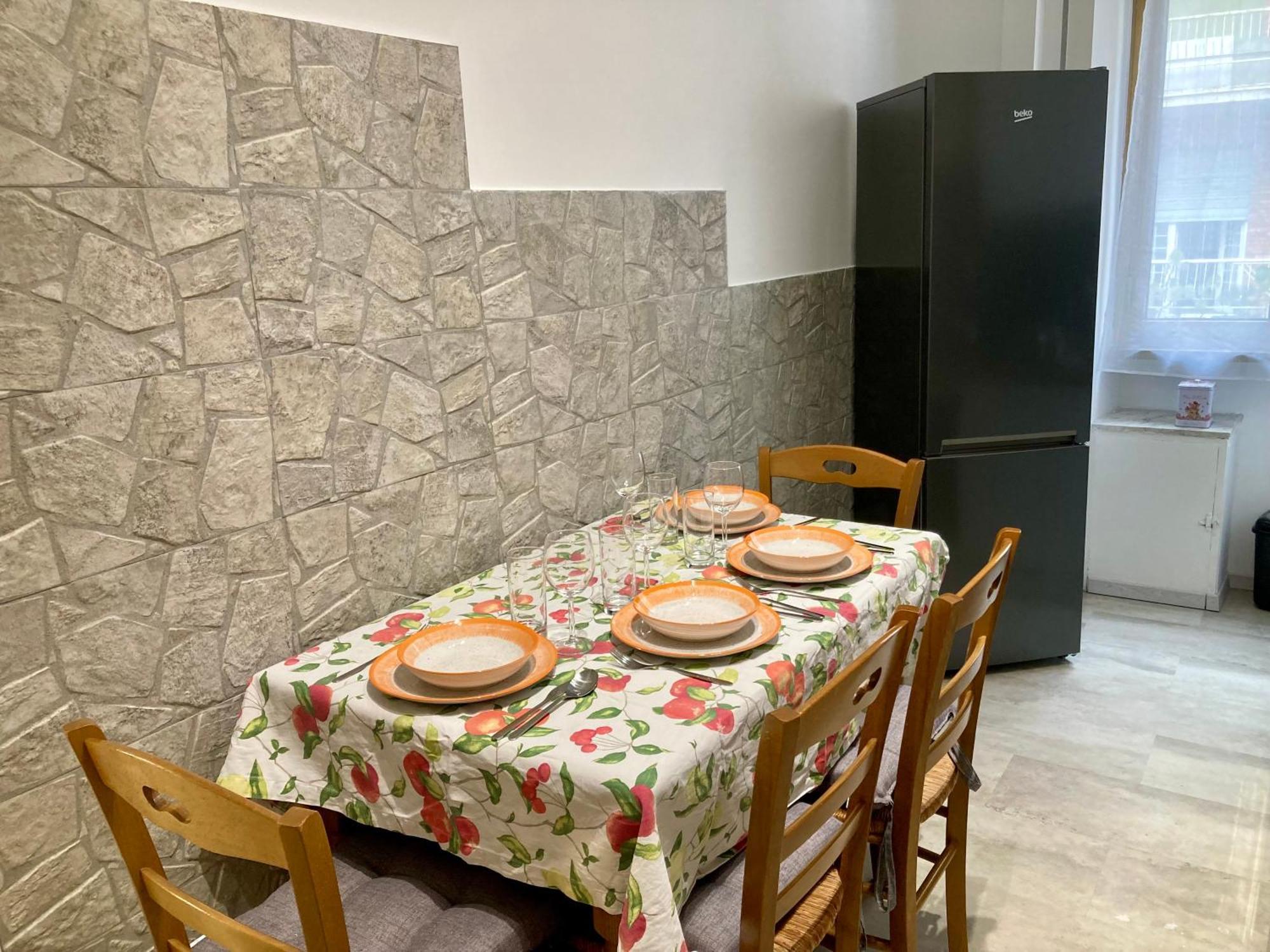 Brandnew Luxury House Near Metro Station