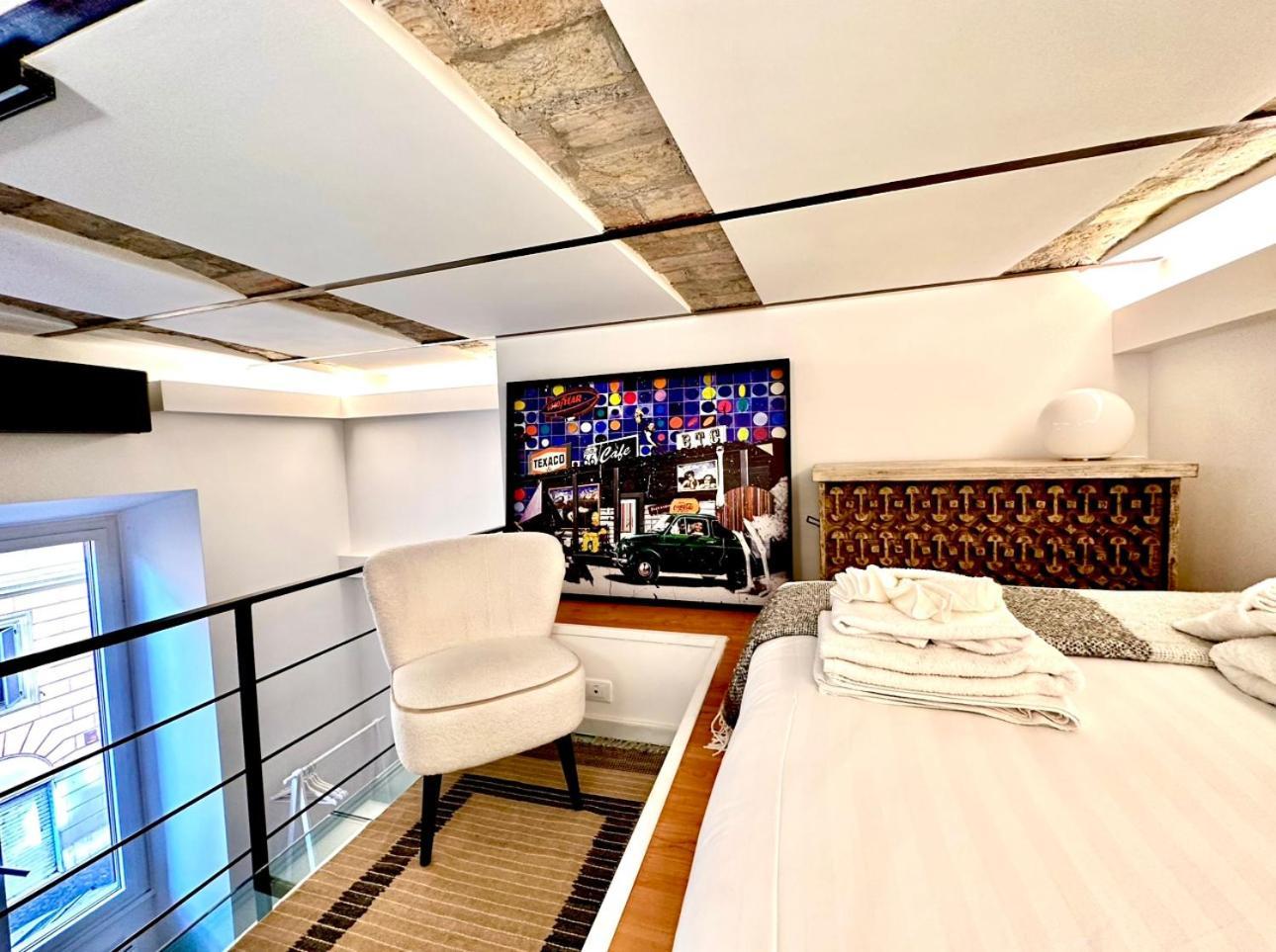 Buonarroti Art Home. Luxury And History At Apartment