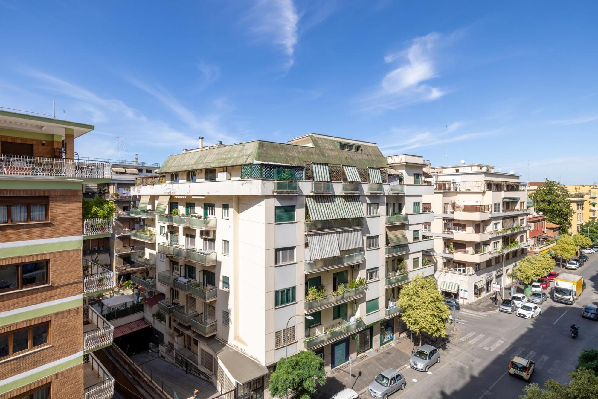 Domus Apartment *