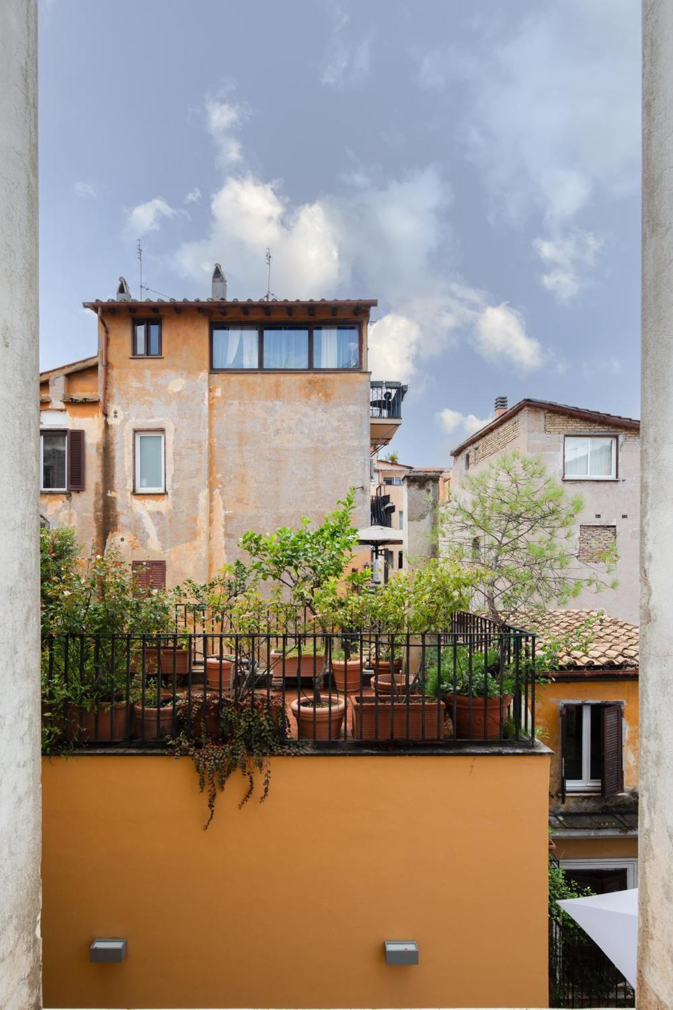 Casa Mandes Spanish Steps Apartment Rome