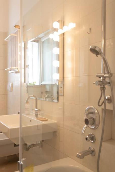 Tiziano Apartment-a Spacious For In