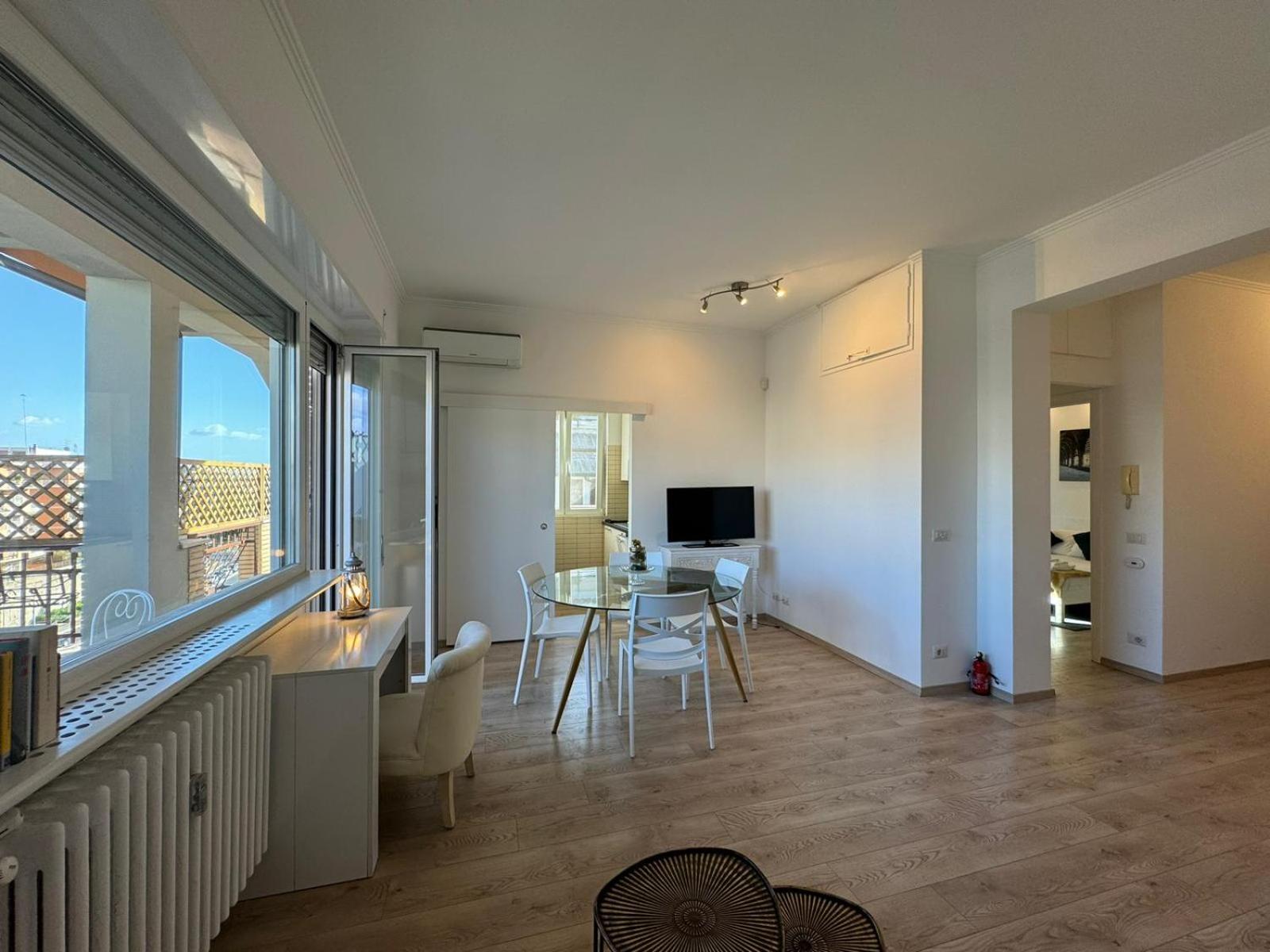Apartment Bright And Residential With Terrace Rome