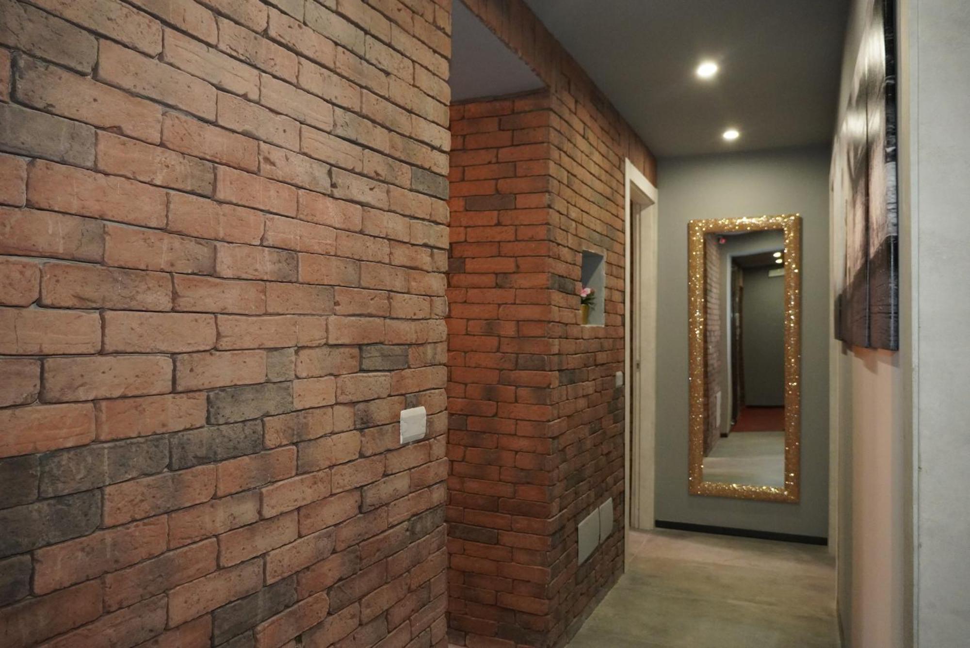 Vatican Street Art Guest house *