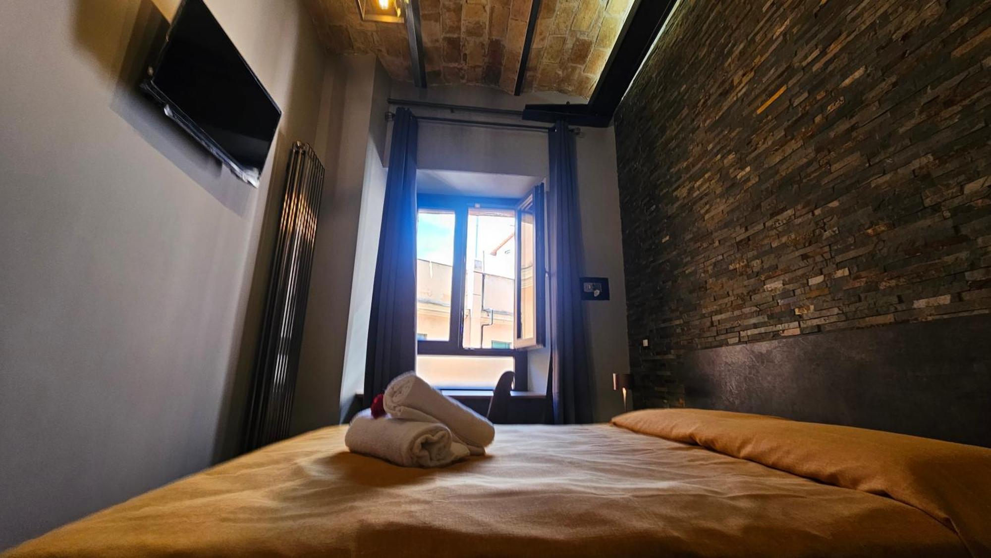 Vatican Street Art Guest house *