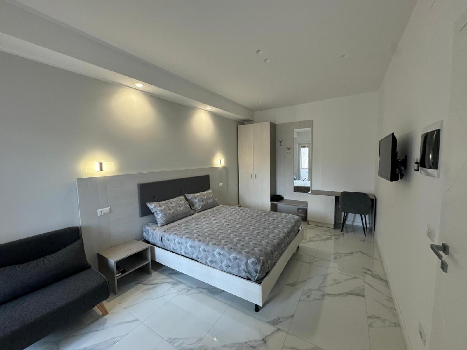 Alba White * Rome