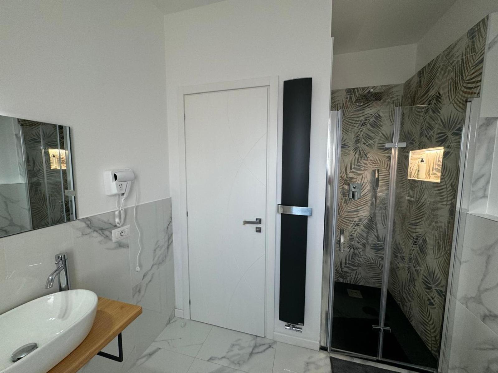 Alba White Guest house *