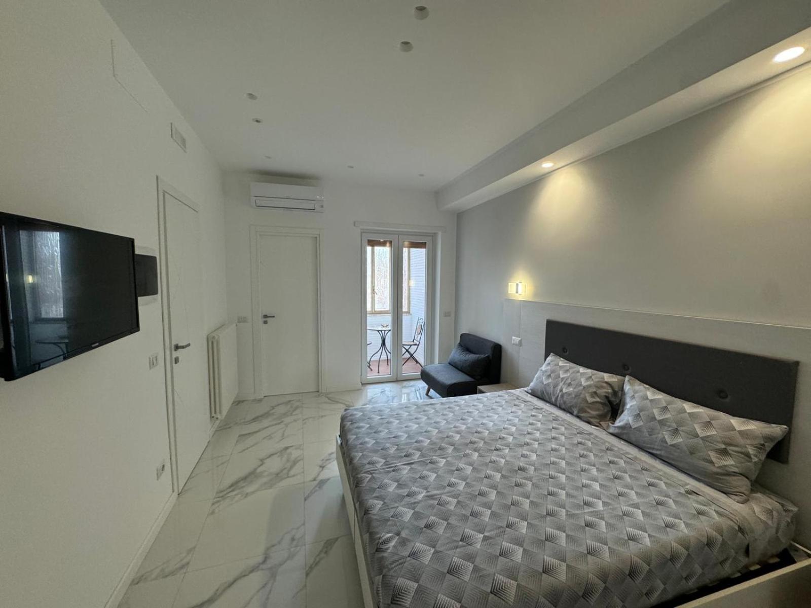 Alba White Guest house