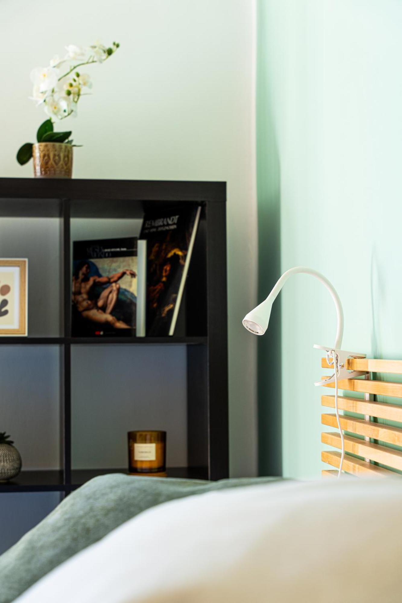Urban Nest Apartment *