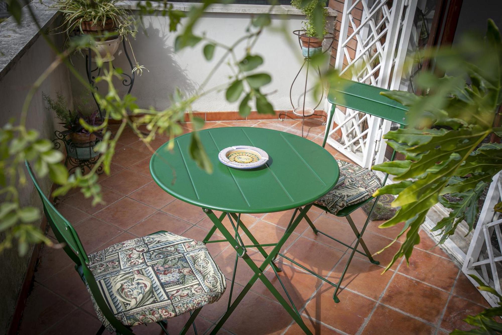 Rosso Levanto House Rome
