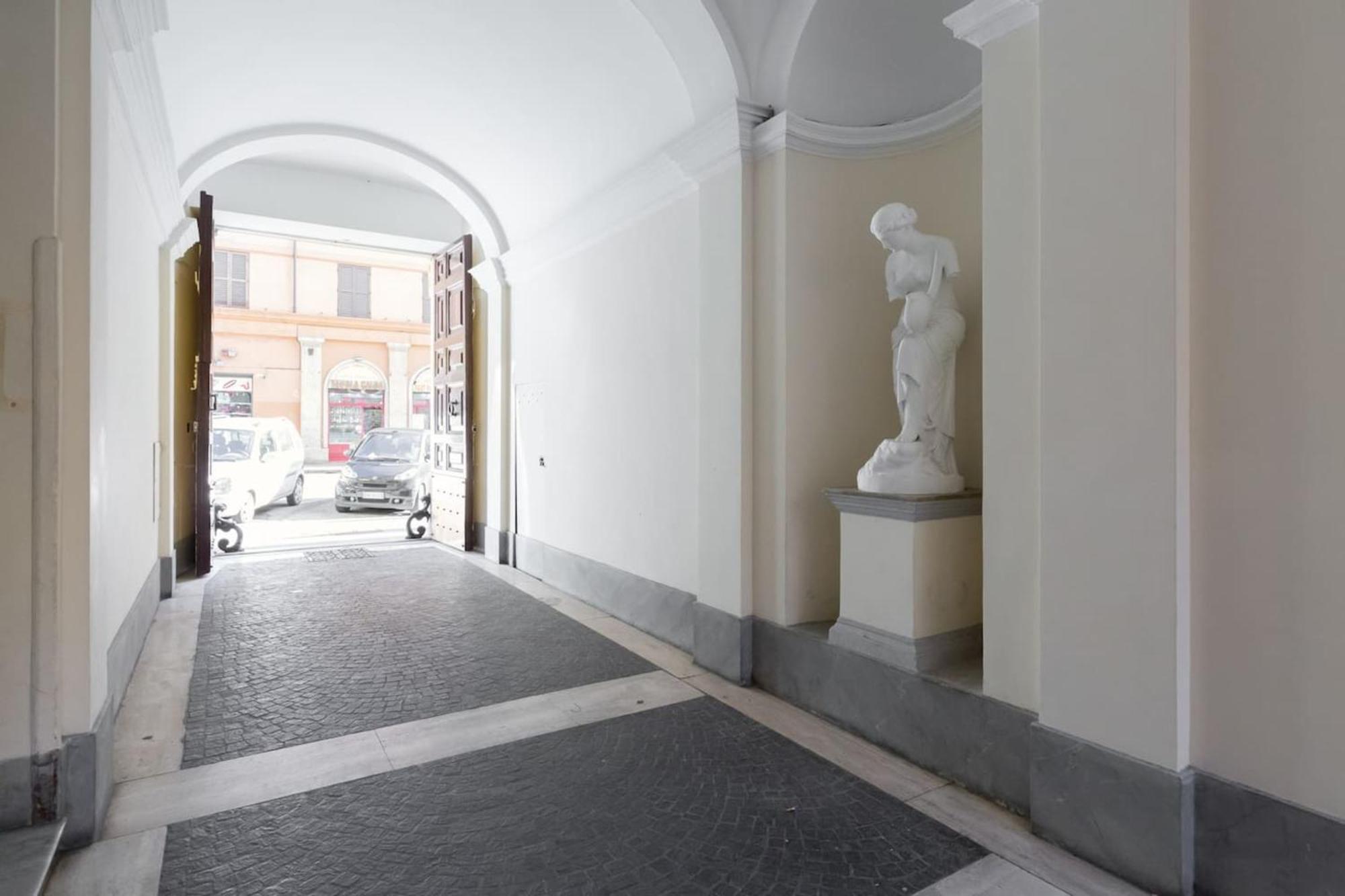 Modern In With Balcony And View Rome