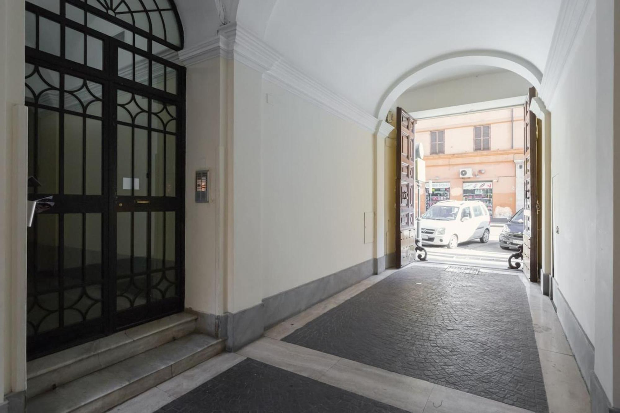 Modern In With Balcony And View * Rome