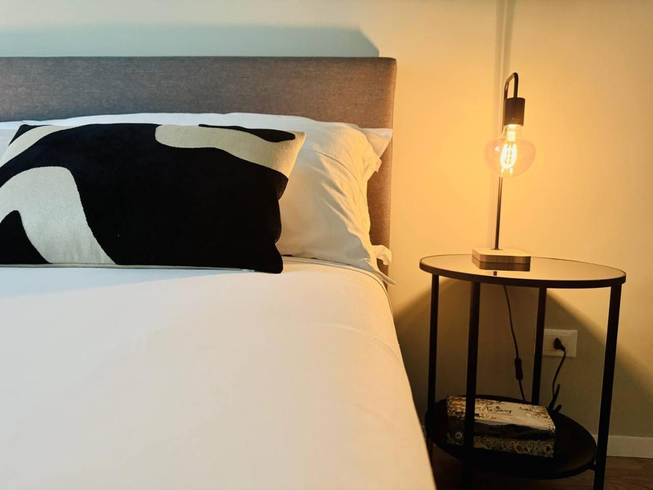 The 7th Apartment *