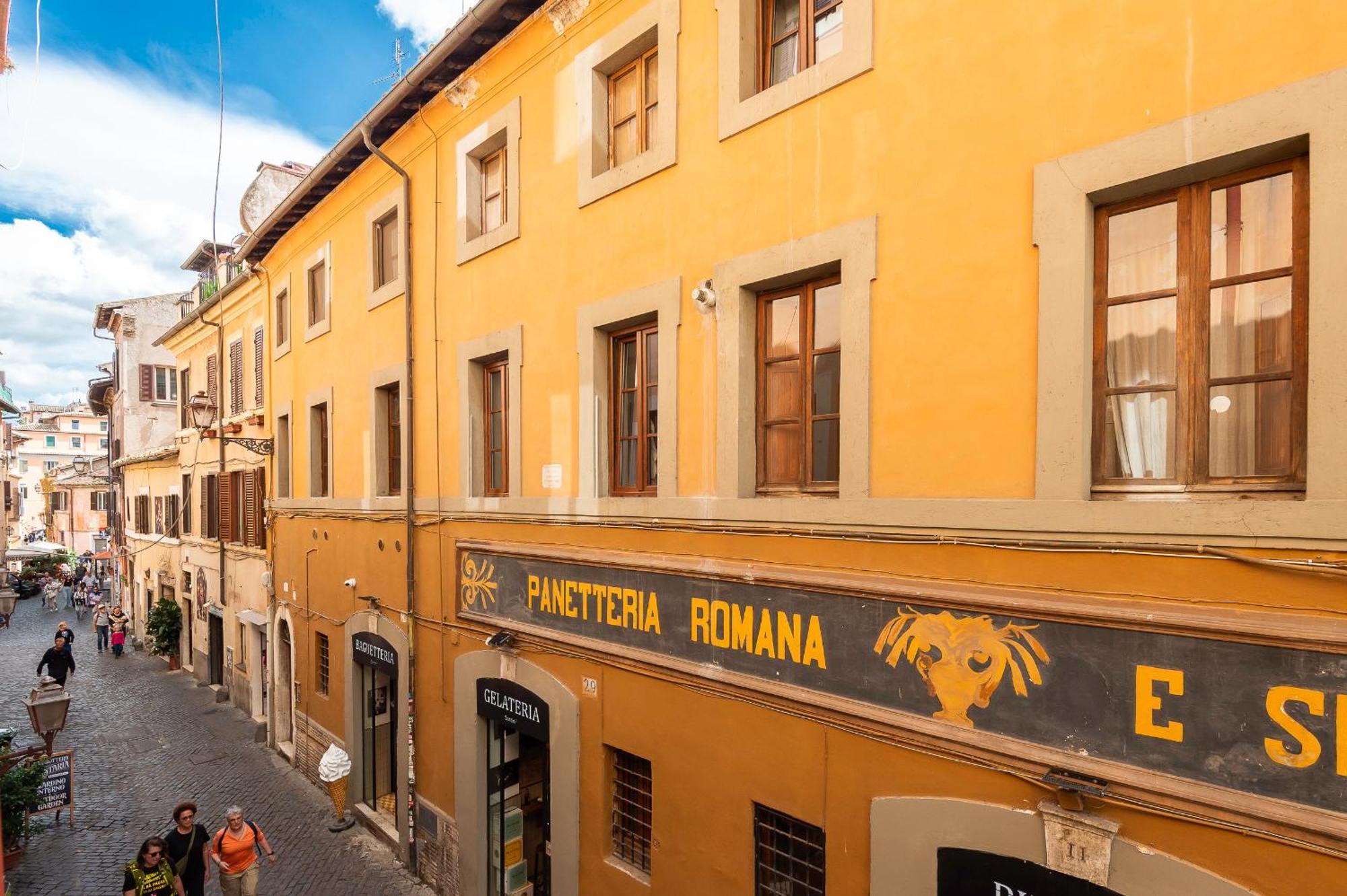 Trastevere Lungaretta *