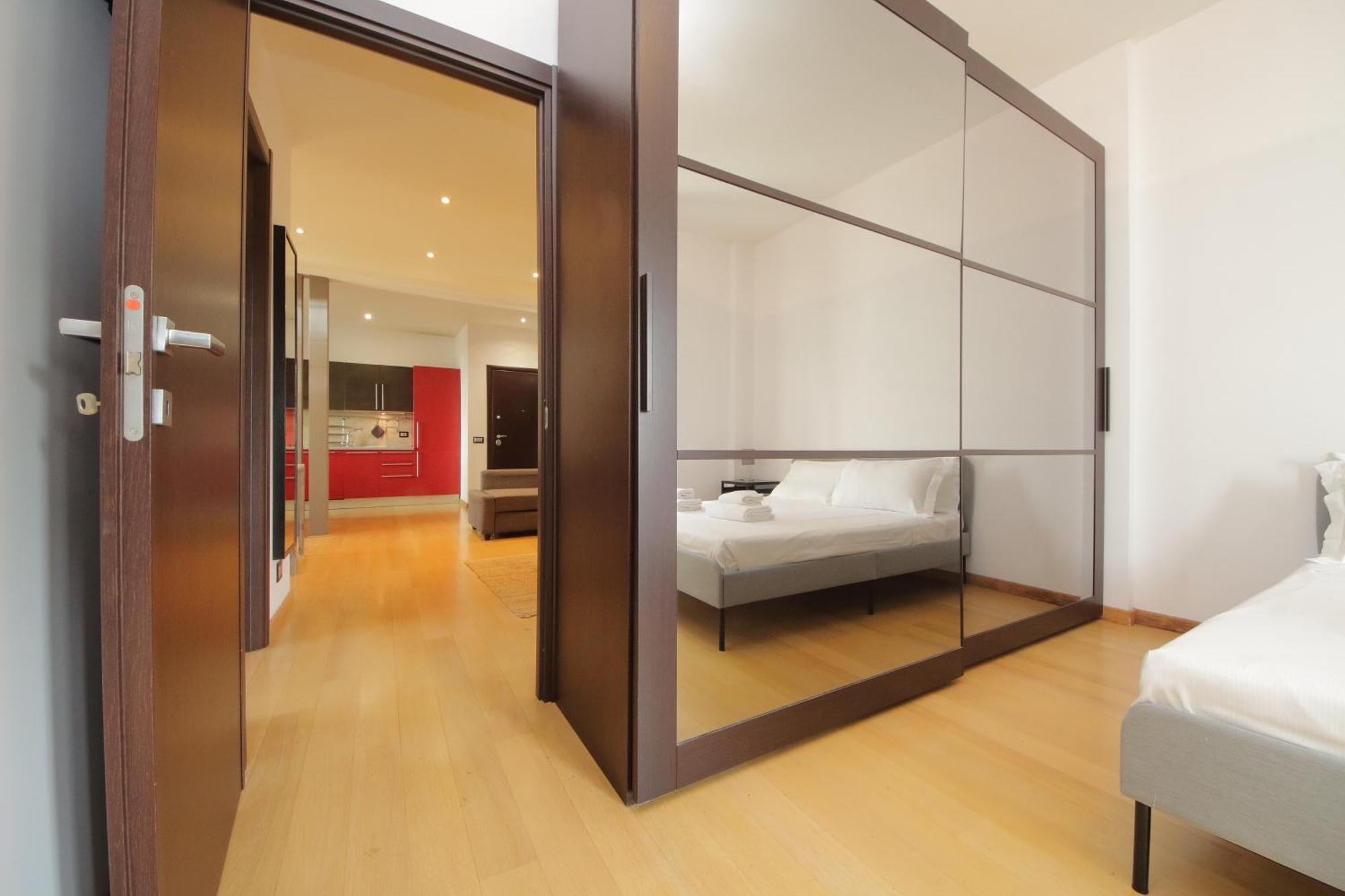 Cozy And Comfy In Piramide Metro Stop Apartment