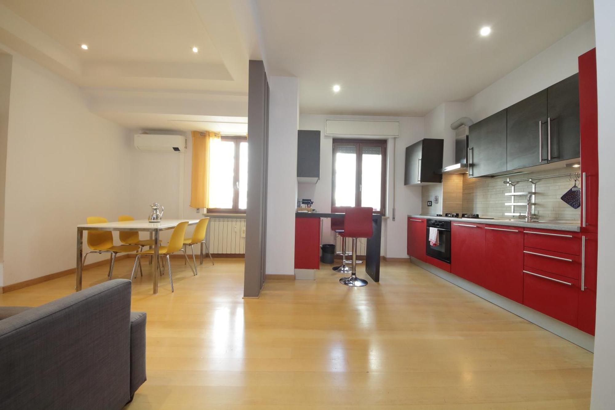 Cozy And Comfy In Piramide Metro Stop Apartment