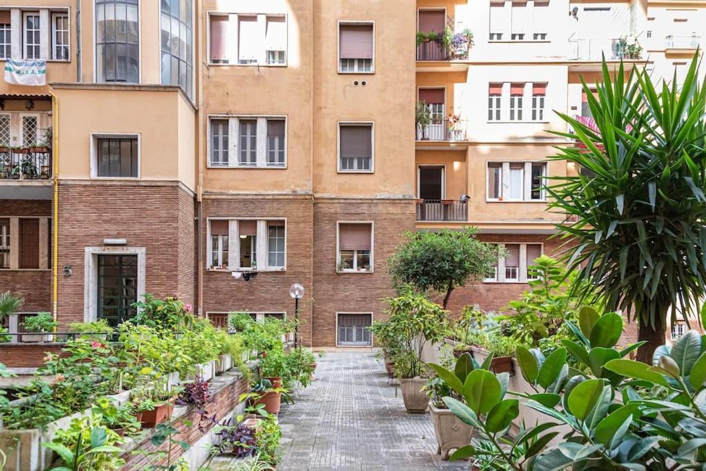 Appartamento Ristrutturato A Palazzo Federici Piazza Bologna Roma