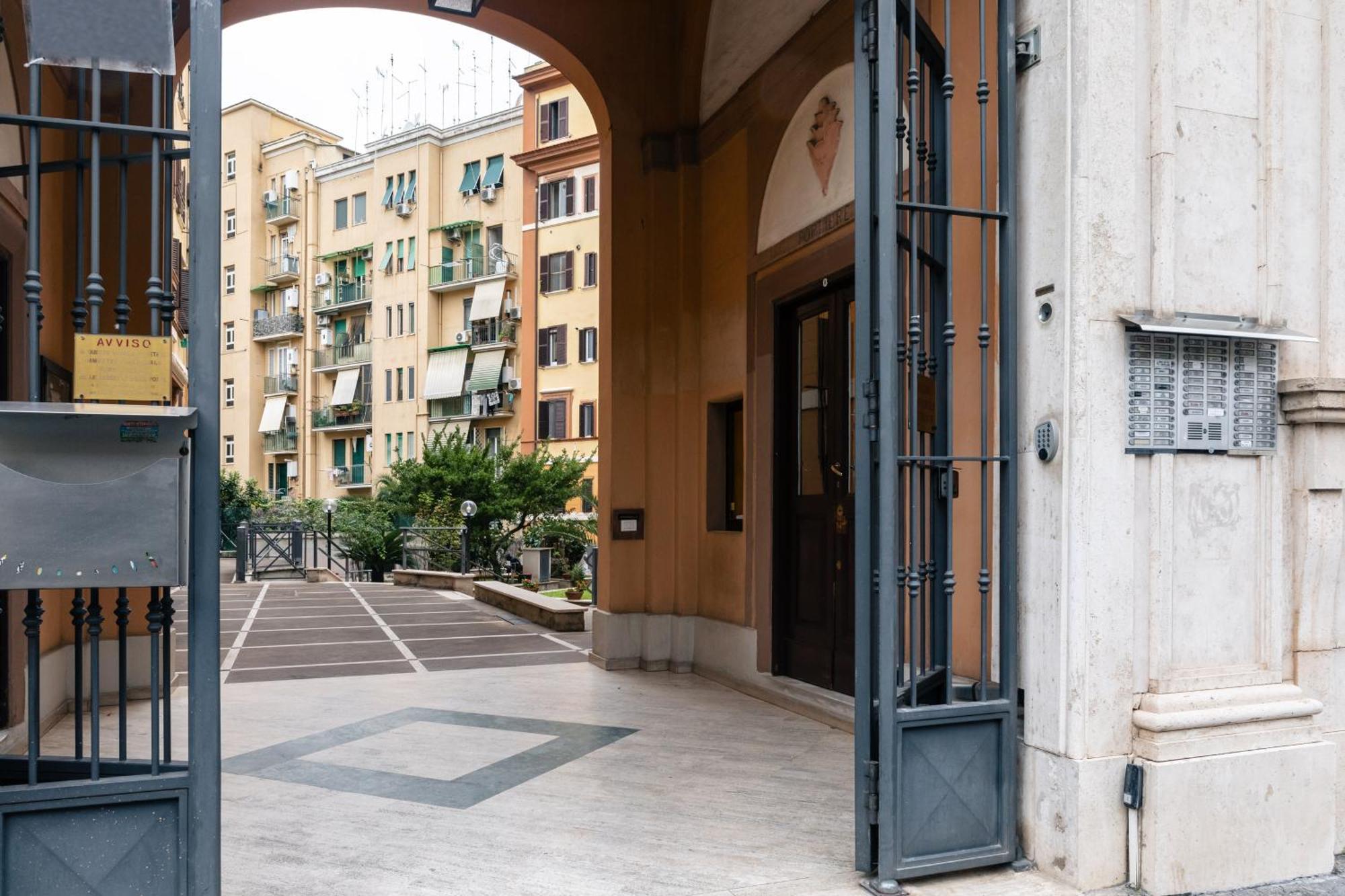 Appartamento Suitte In San Giovanni Near Basilica - - *