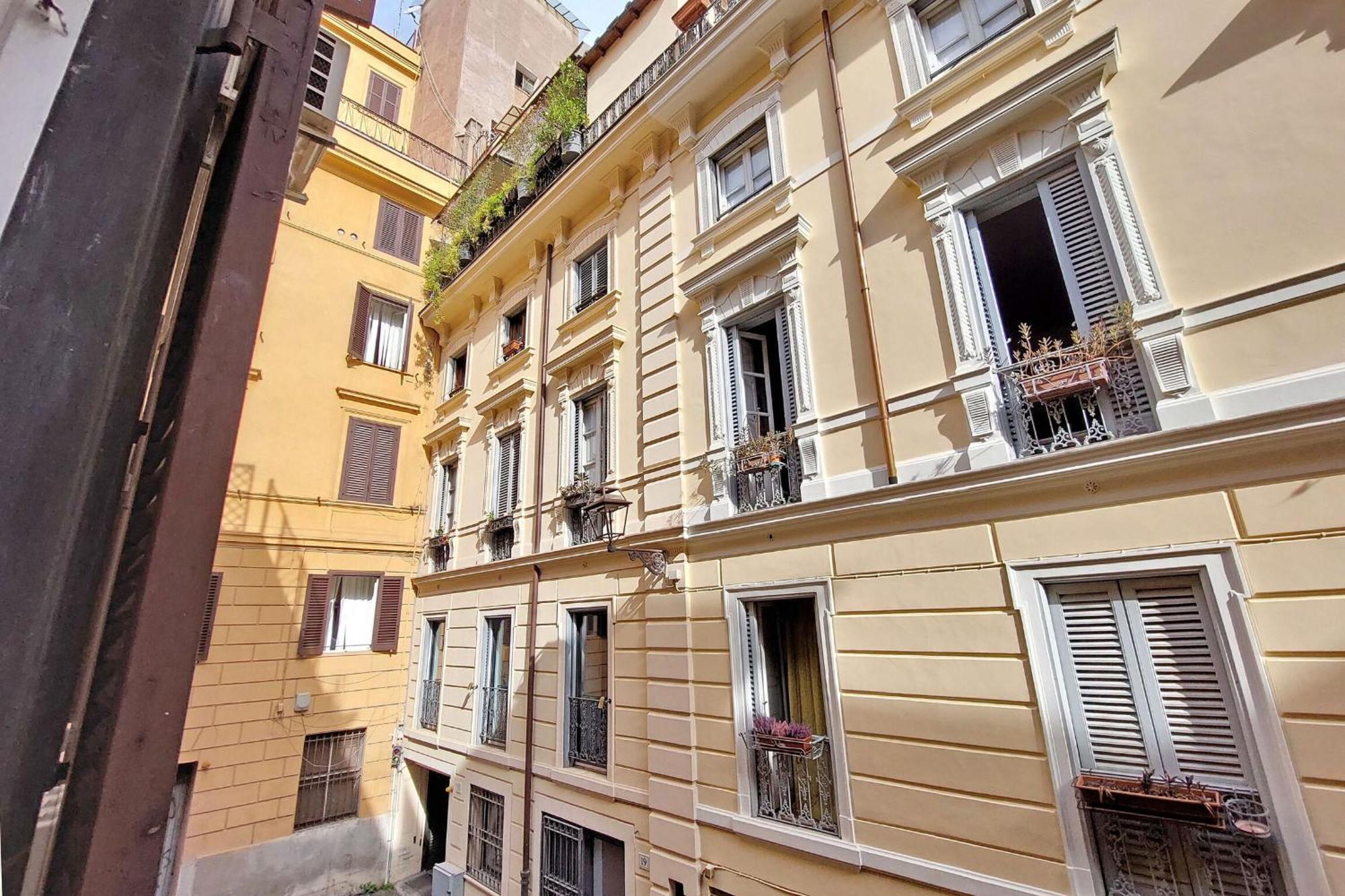 Apartment Caprareccia In Monti By Halldis Rome