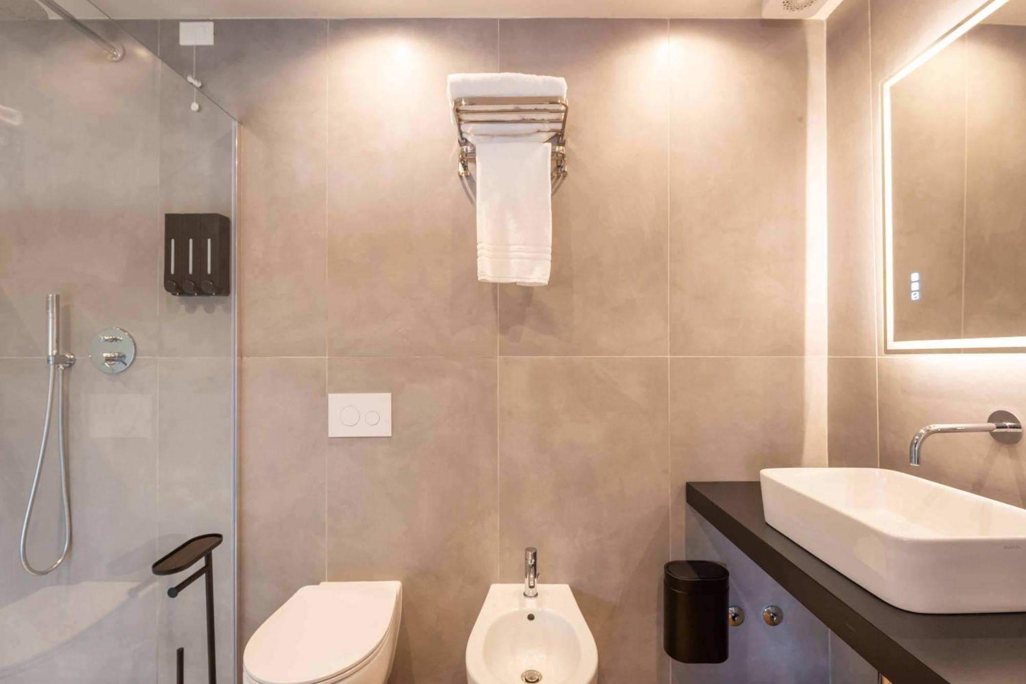 Lumina3 Luxury Guest house