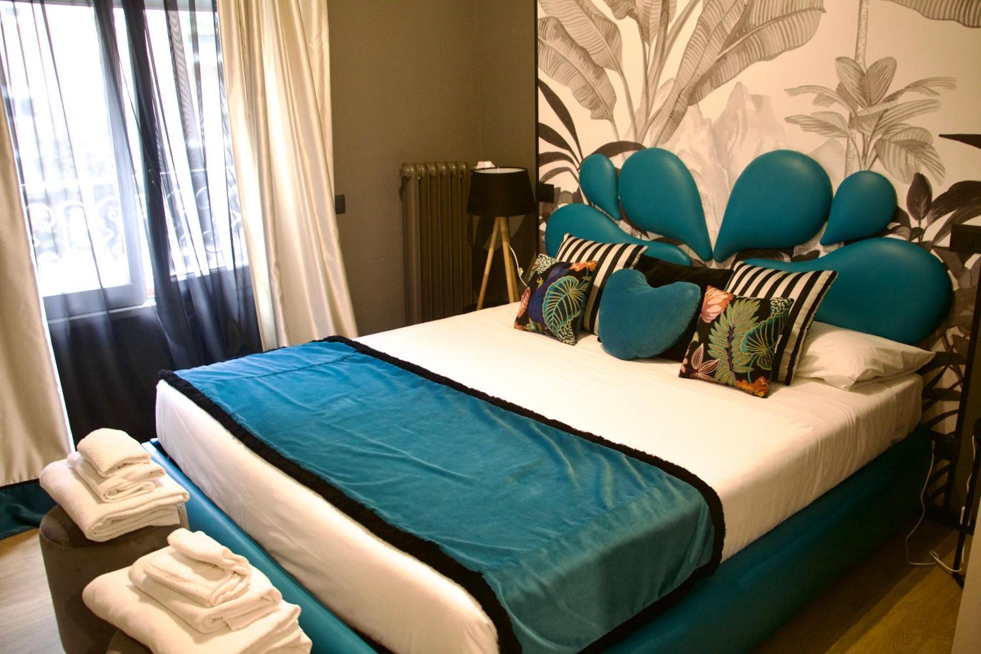 Xcross Guest house *