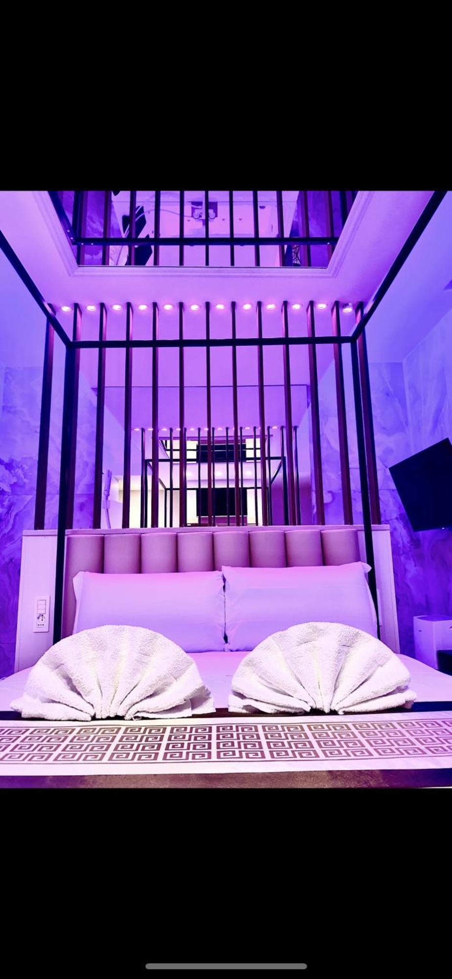 Bed Cinecittadue Bed & Breakfast Rome